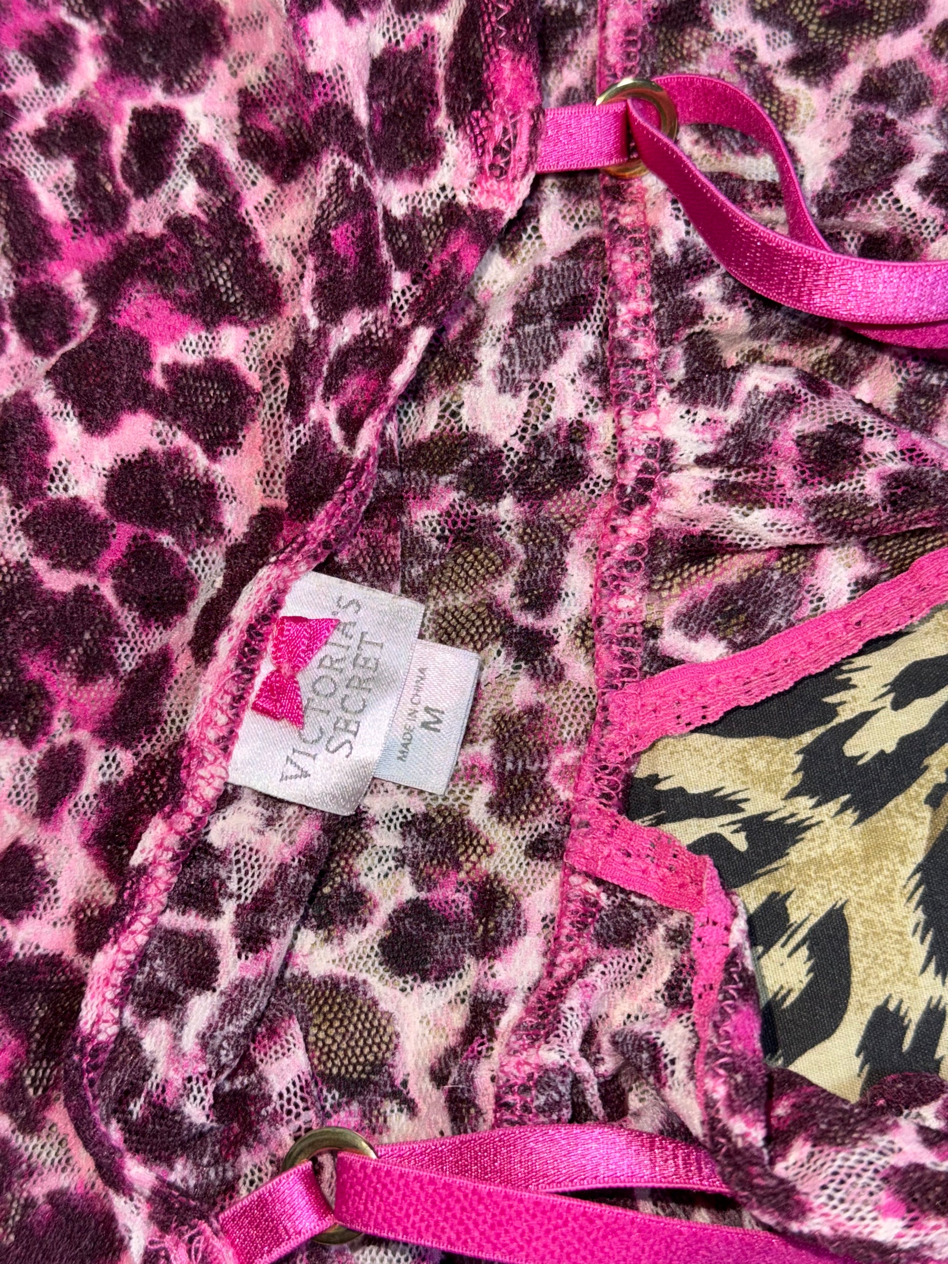 ༒𝐁𝟐𝐕༒𝟏 𝐎𝐅 𝟏 𝐋𝐈𝐌𝐈𝐓𝐄𝐃 𝐎𝐔𝐓𝐅𝐈𝐓