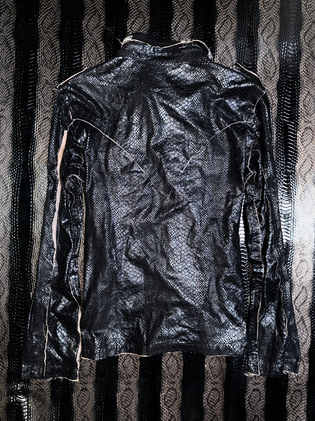 Snake Texture Shirt༒