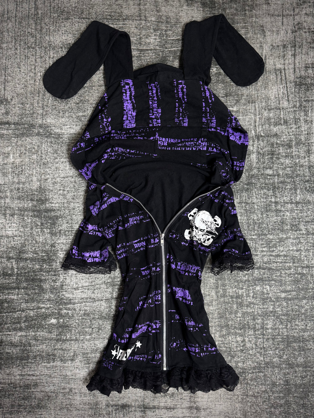 BUNNY PUNK HOODIE   ༒