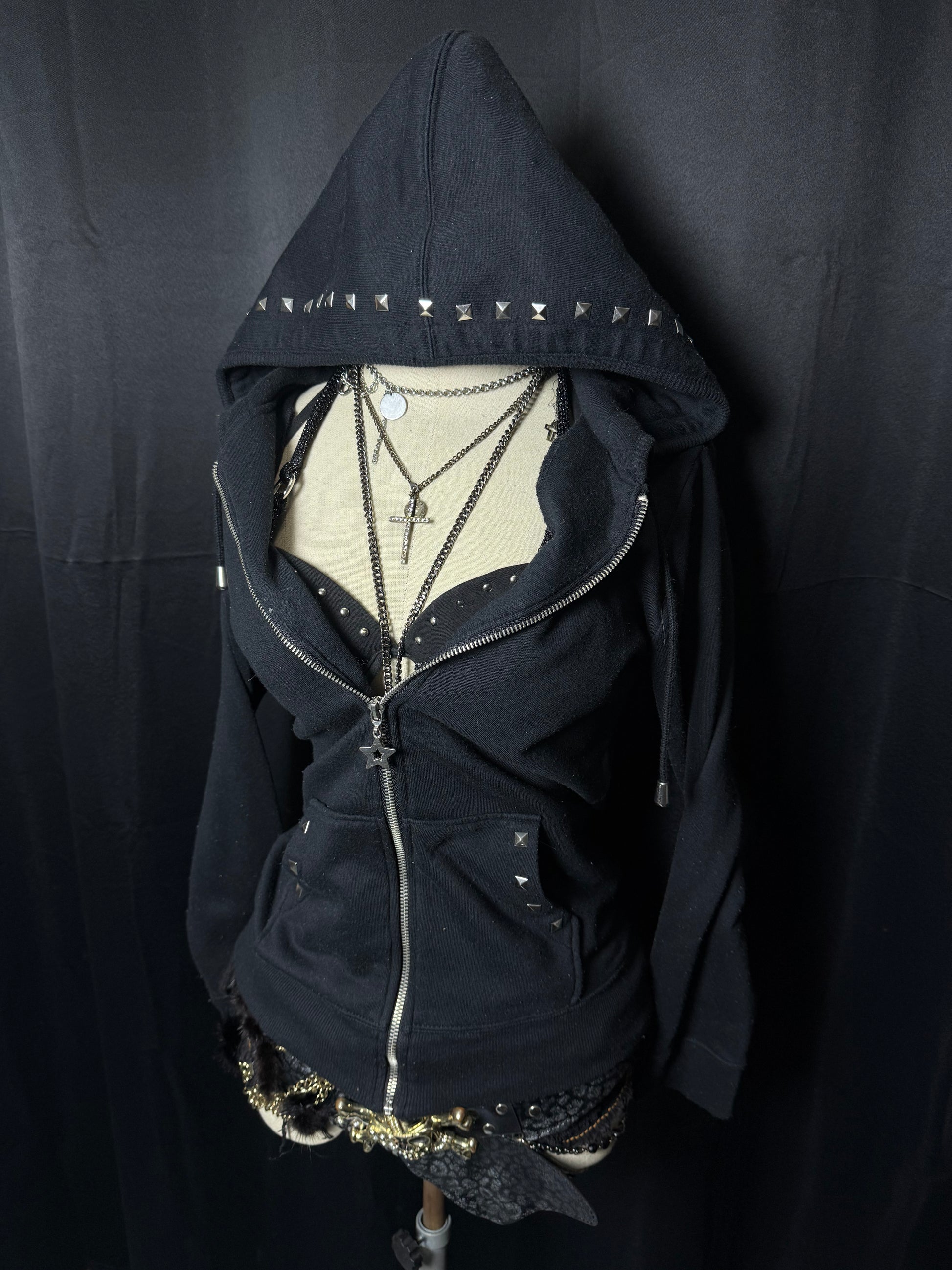 B2V-CLOZA HOODIE ༒