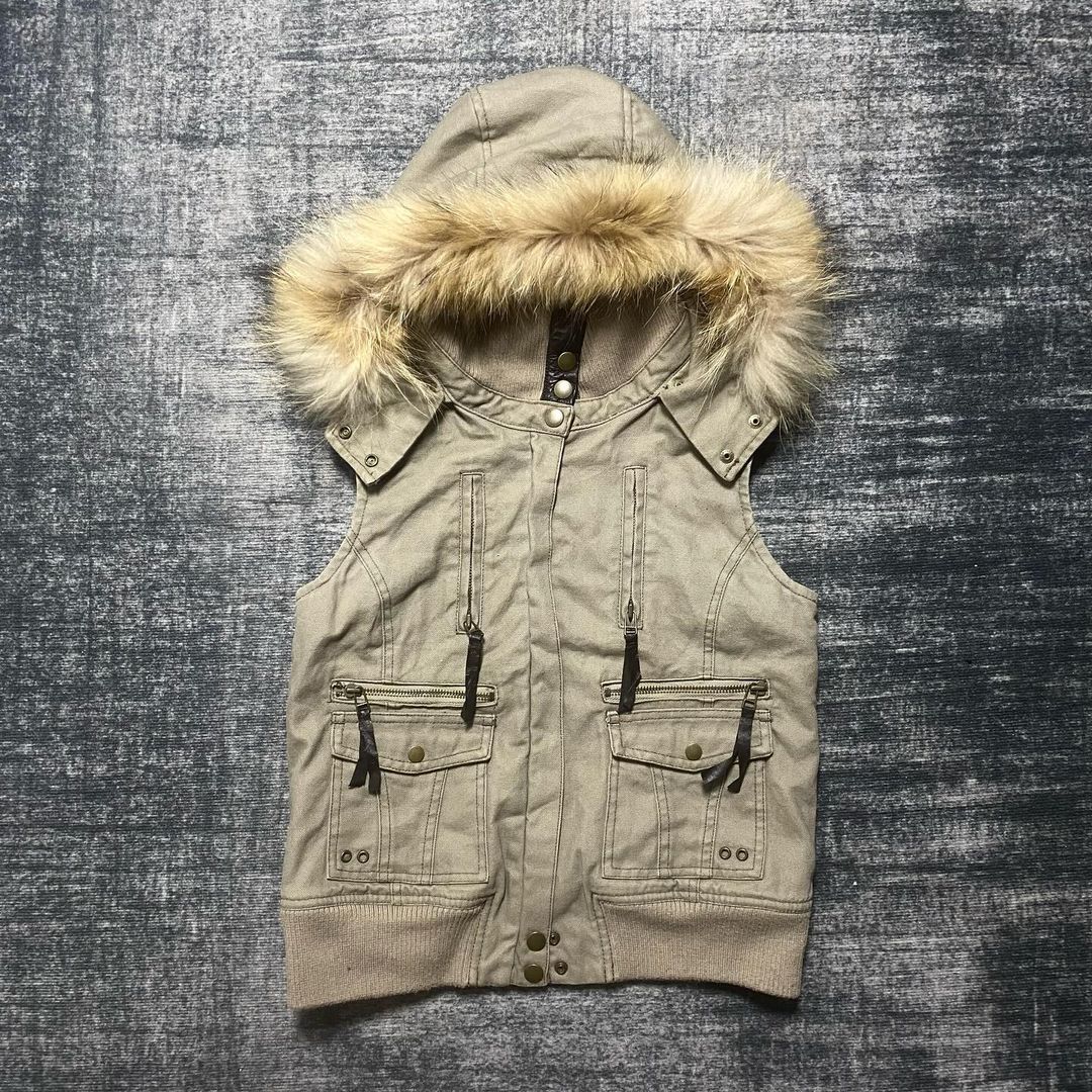 FUR VEST