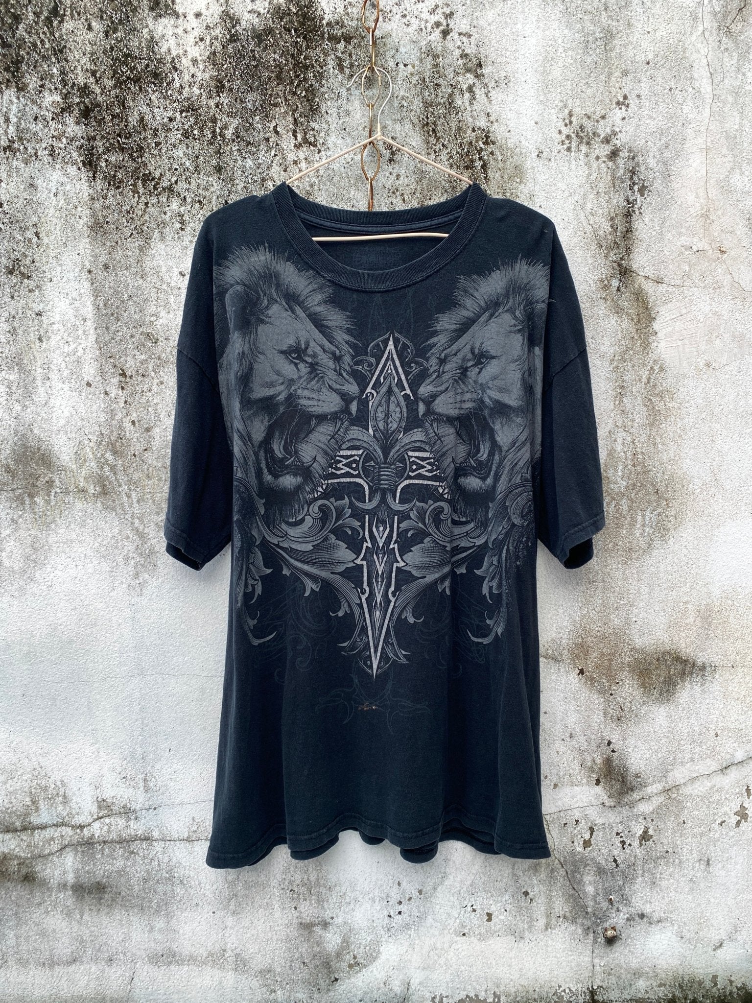 B2V - AFFLICTION L. TOP༒ vintage streetwear thrift y2k clothing by B2V_BAD2WEAR
