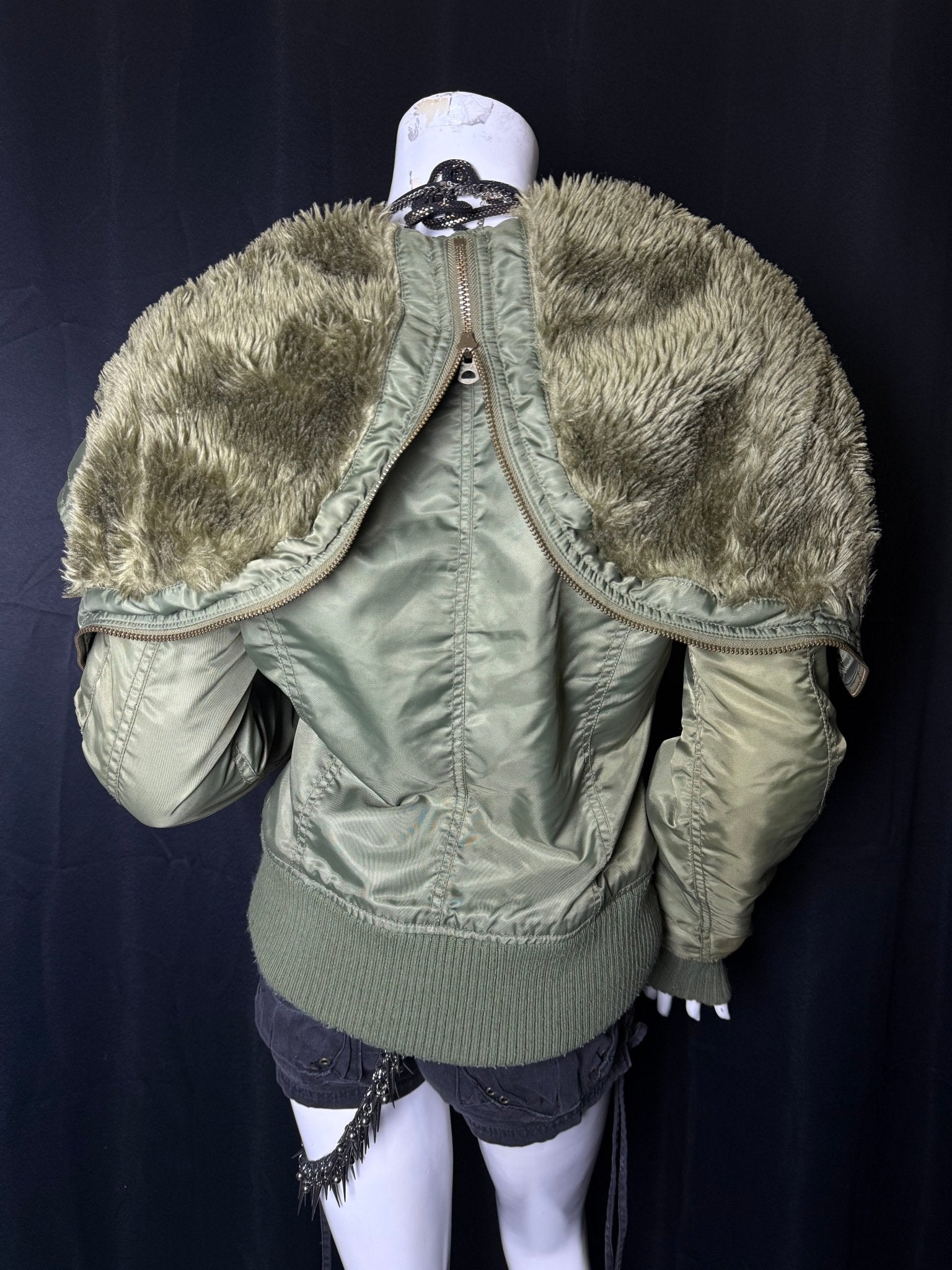 B2V - ALPHA INDUSTRIAL JACKET༒ vintage streetwear thrift y2k clothing by B2V_BAD2WEAR