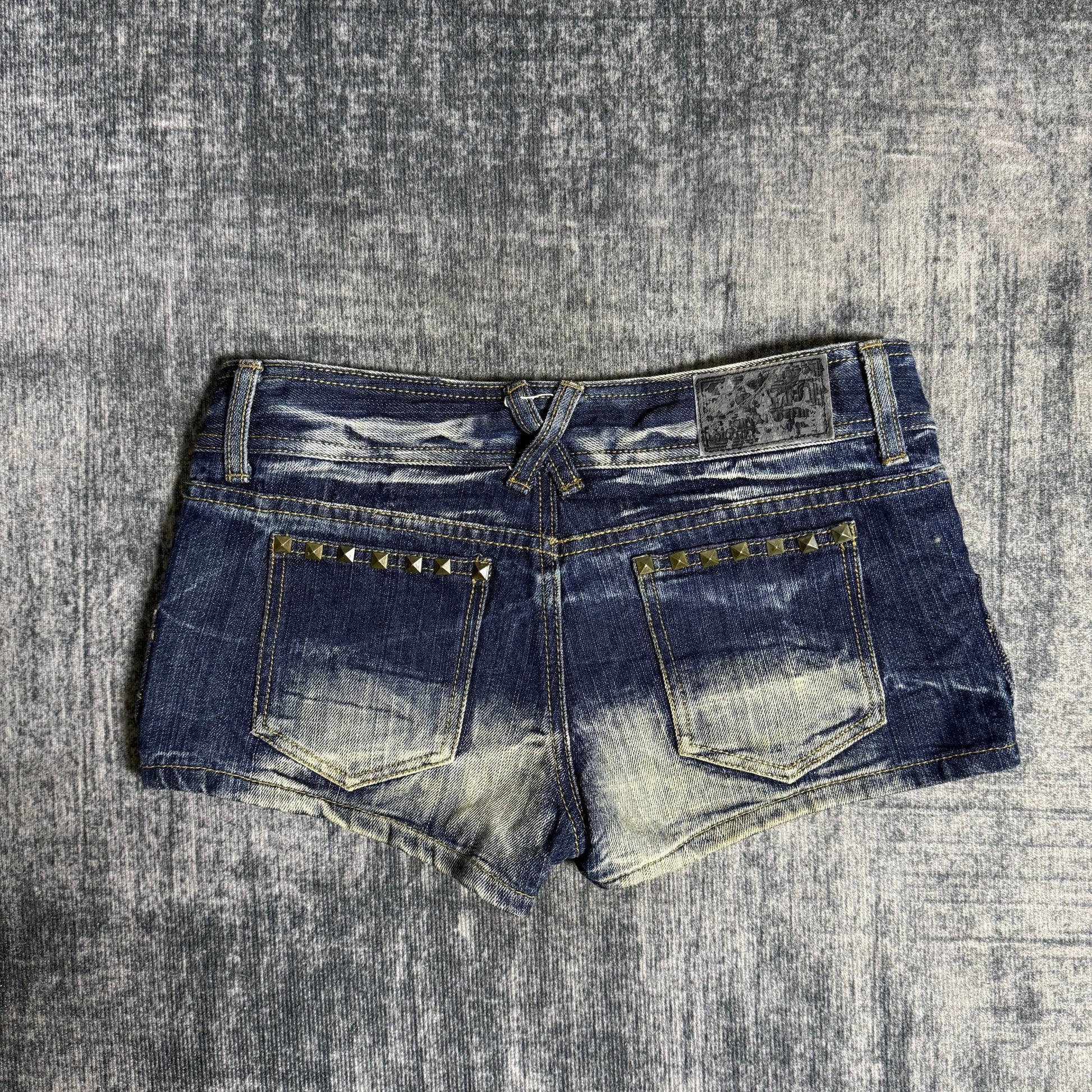 B2V - ANEE SHORT ༒ vintage streetwear thrift y2k clothing by B2V_BAD2WEAR