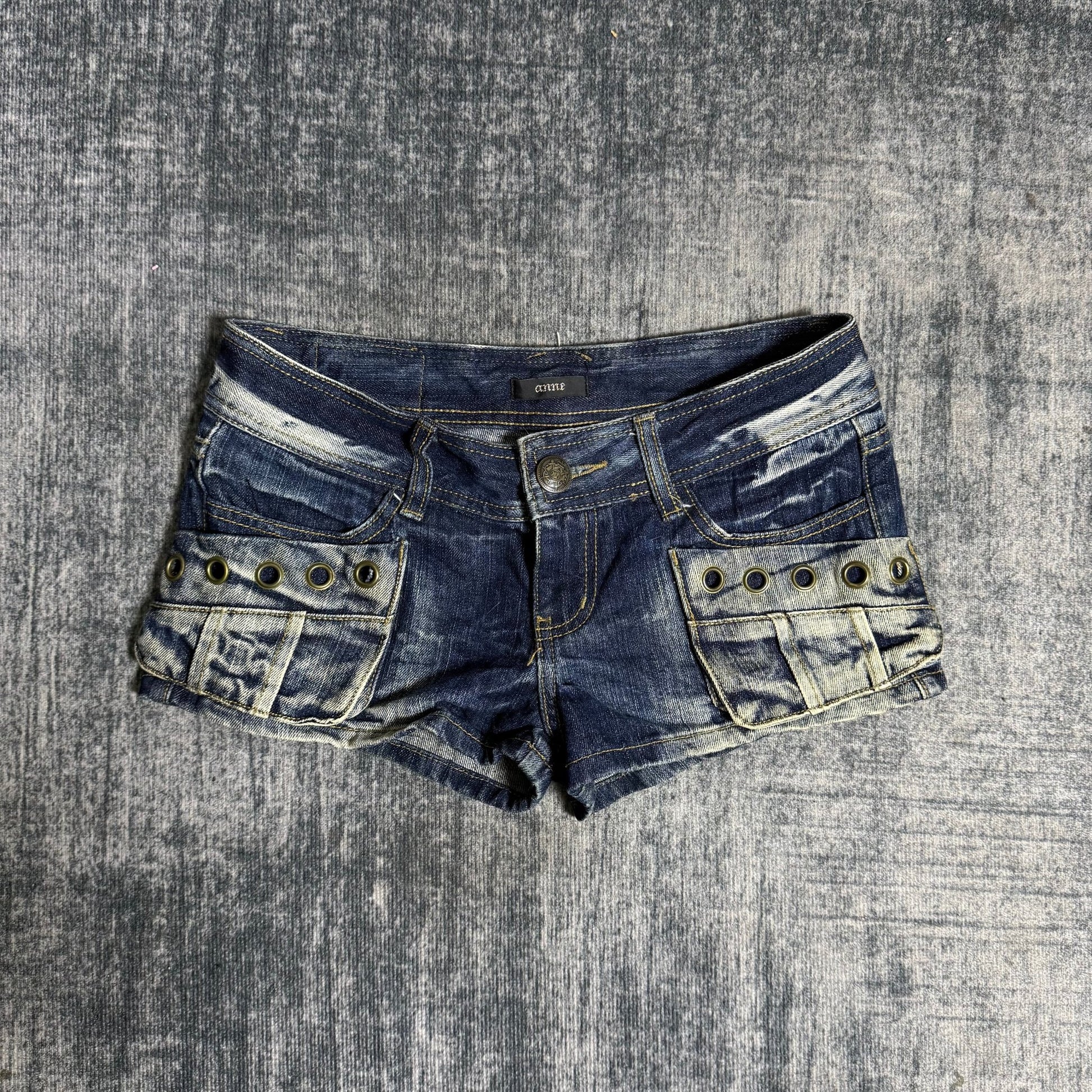 B2V - ANEE SHORT ༒ vintage streetwear thrift y2k clothing by B2V_BAD2WEAR