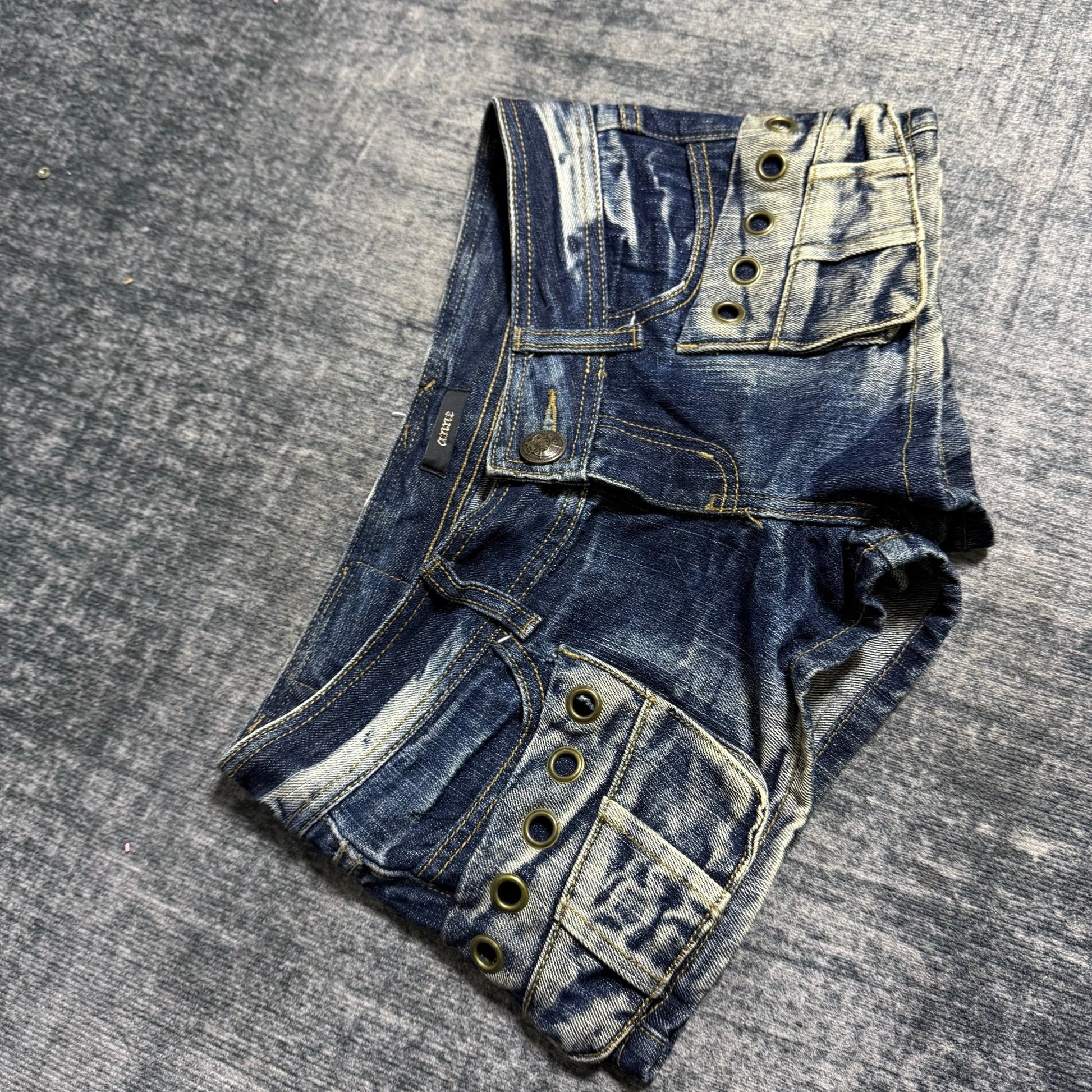 B2V - ANEE SHORT ༒ vintage streetwear thrift y2k clothing by B2V_BAD2WEAR