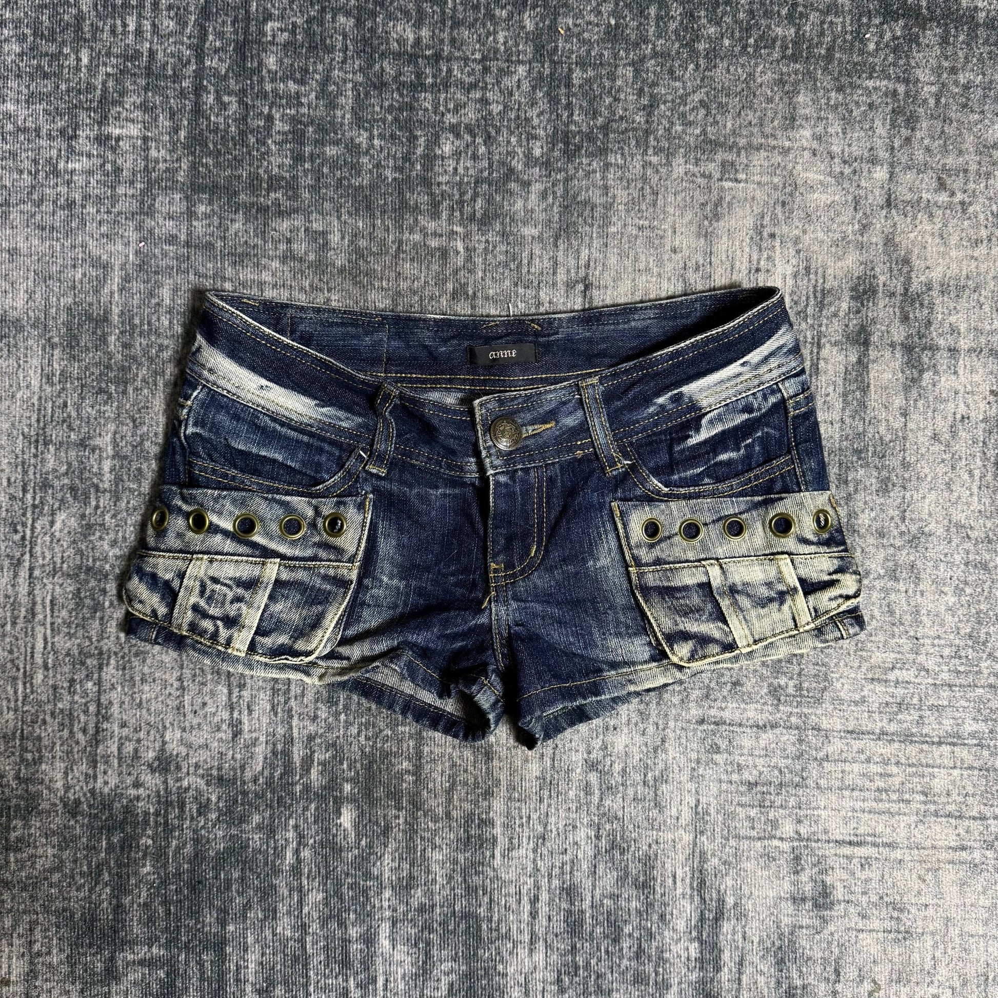 B2V - ANEE SHORT ༒ vintage streetwear thrift y2k clothing by B2V_BAD2WEAR
