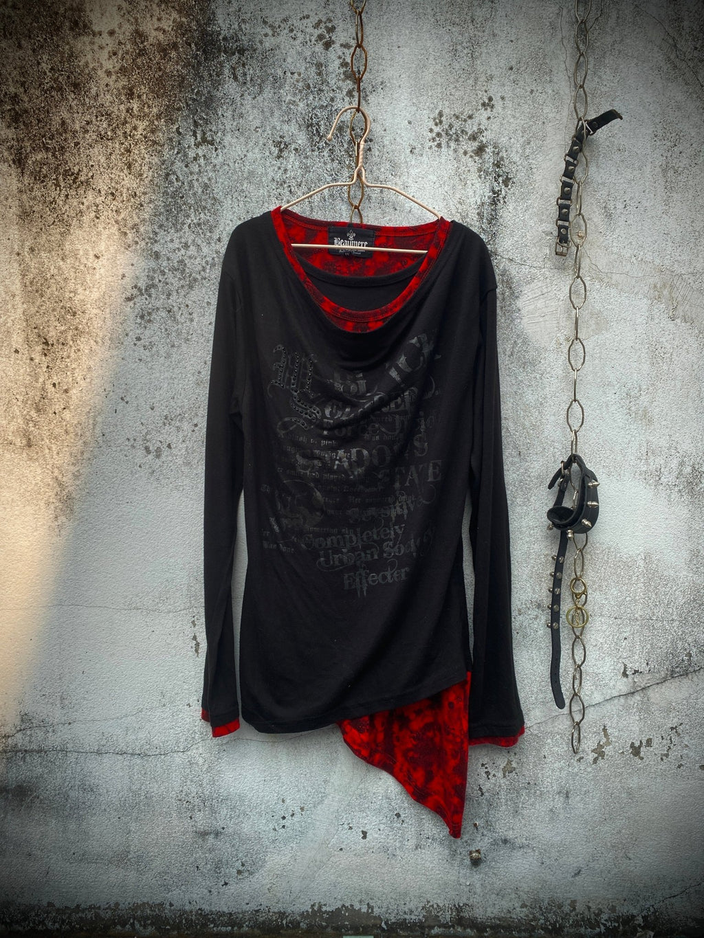 B2V - BEAUMERE RED T༒ vintage streetwear thrift y2k clothing by B2V_BAD2WEAR