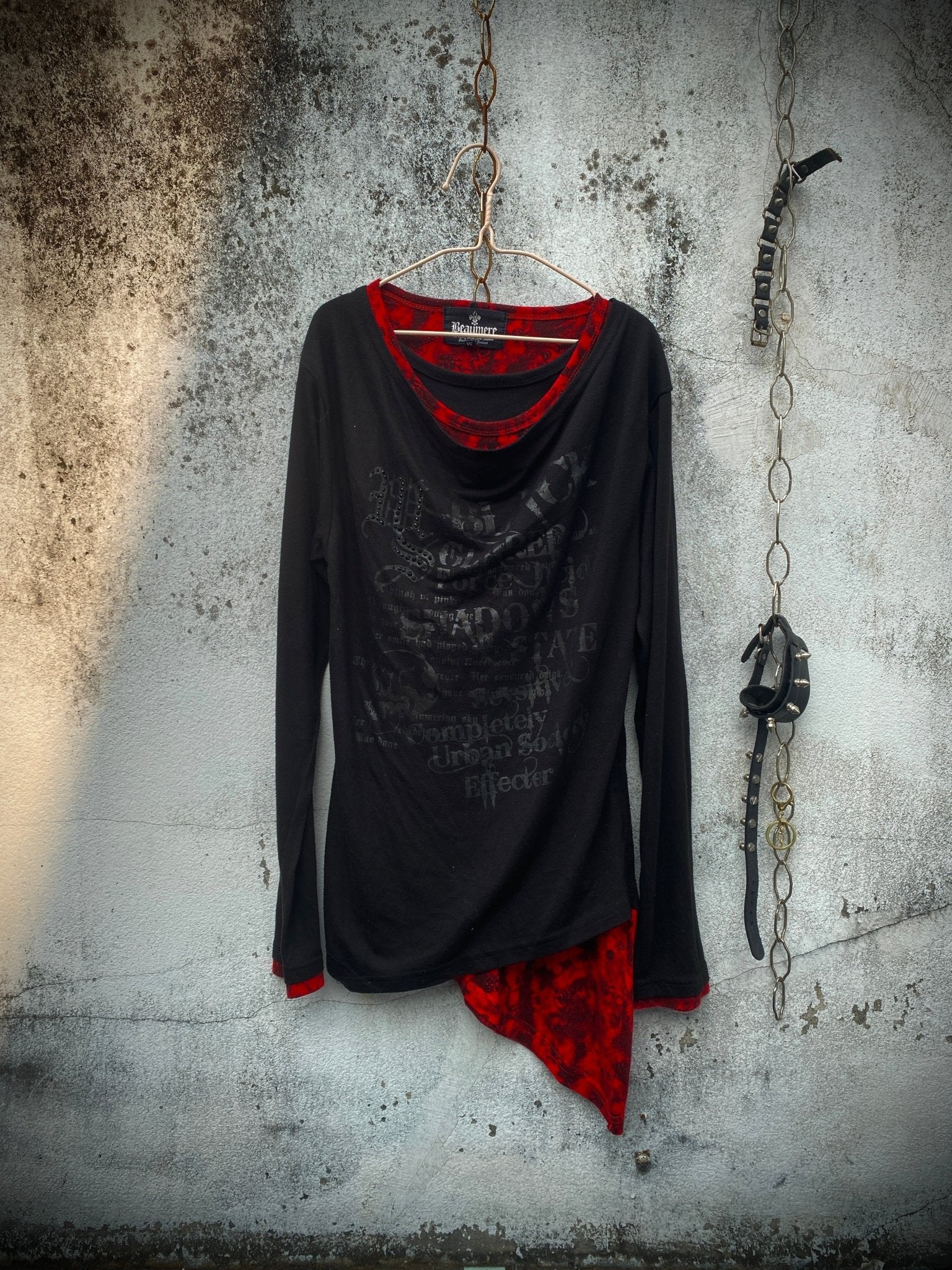 B2V - BEAUMERE RED T༒ vintage streetwear thrift y2k clothing by B2V_BAD2WEAR