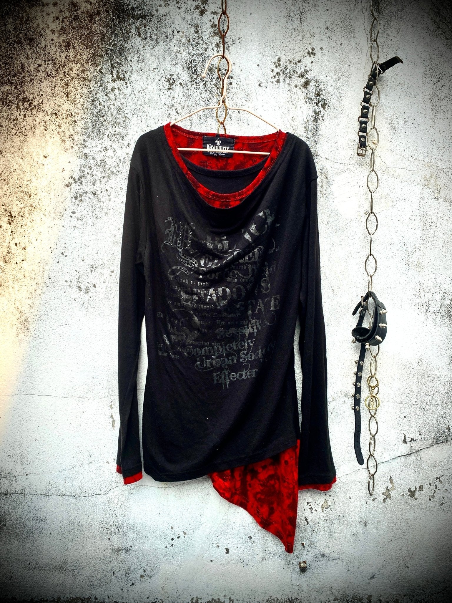 B2V - BEAUMERE RED T༒ vintage streetwear thrift y2k clothing by B2V_BAD2WEAR