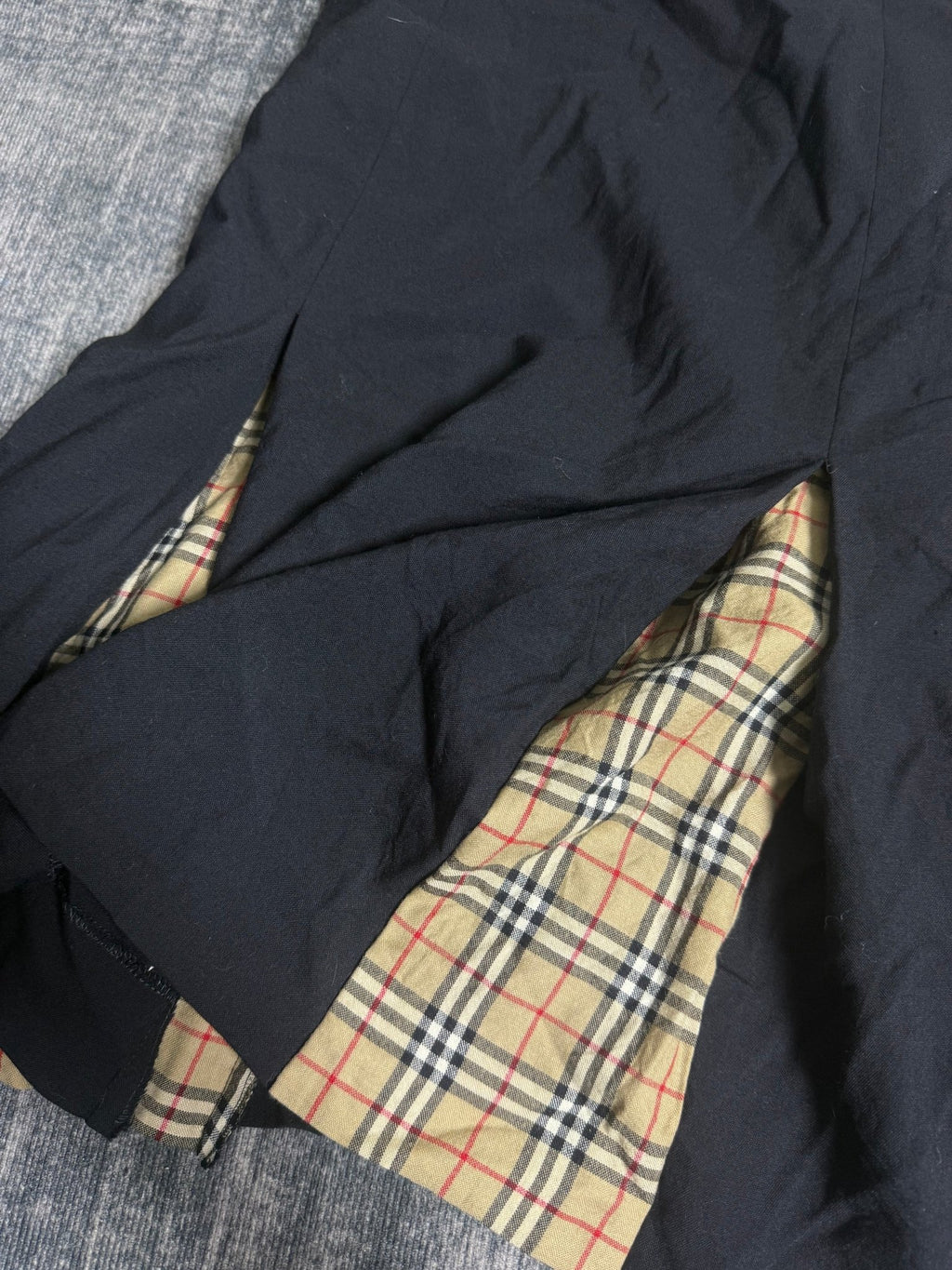 B2V - BURBERRY SKIRT༒⭕️HIPS vintage streetwear thrift y2k clothing by B2V_BAD2WEAR
