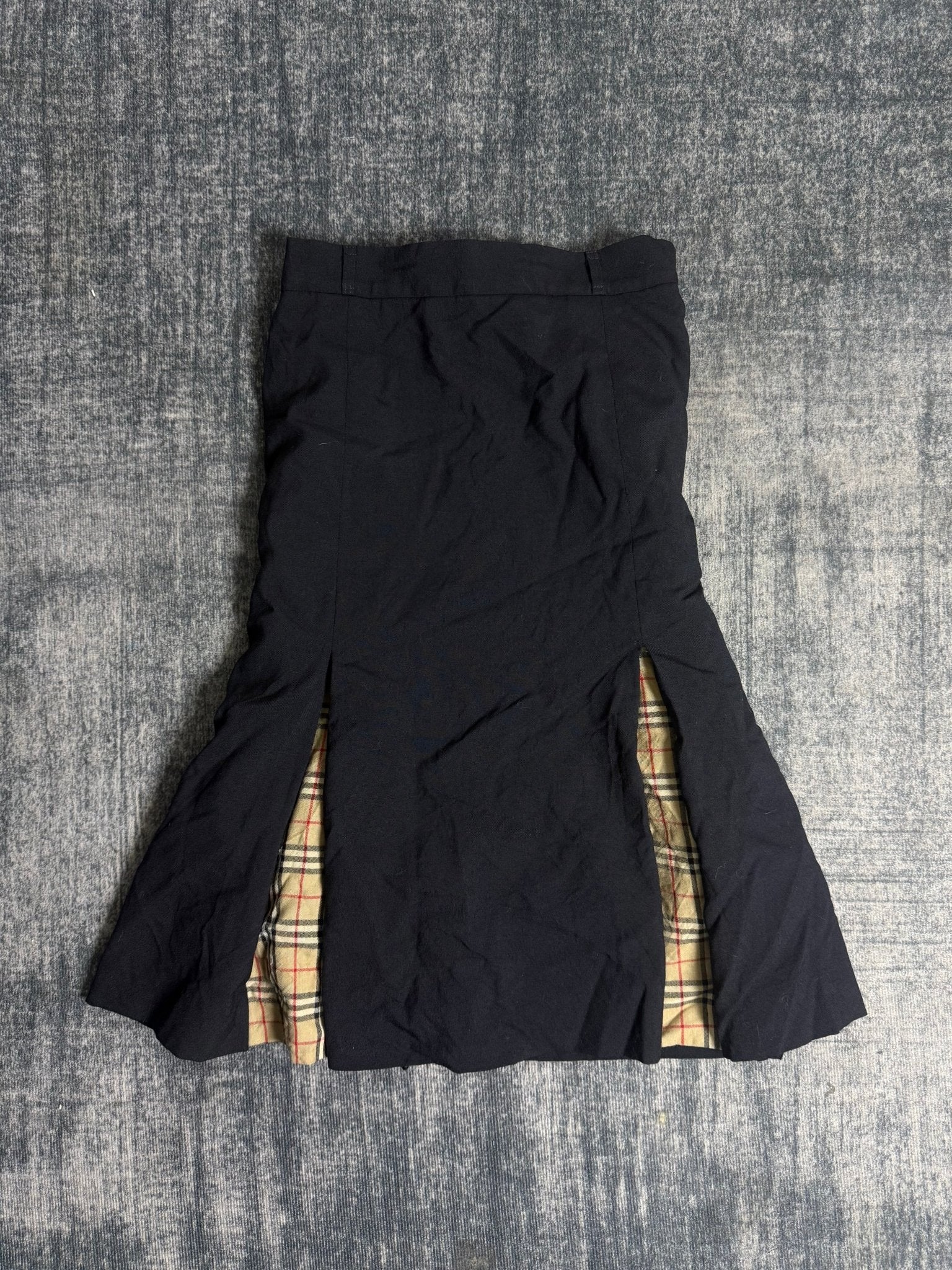B2V - BURBERRY SKIRT༒⭕️HIPS vintage streetwear thrift y2k clothing by B2V_BAD2WEAR