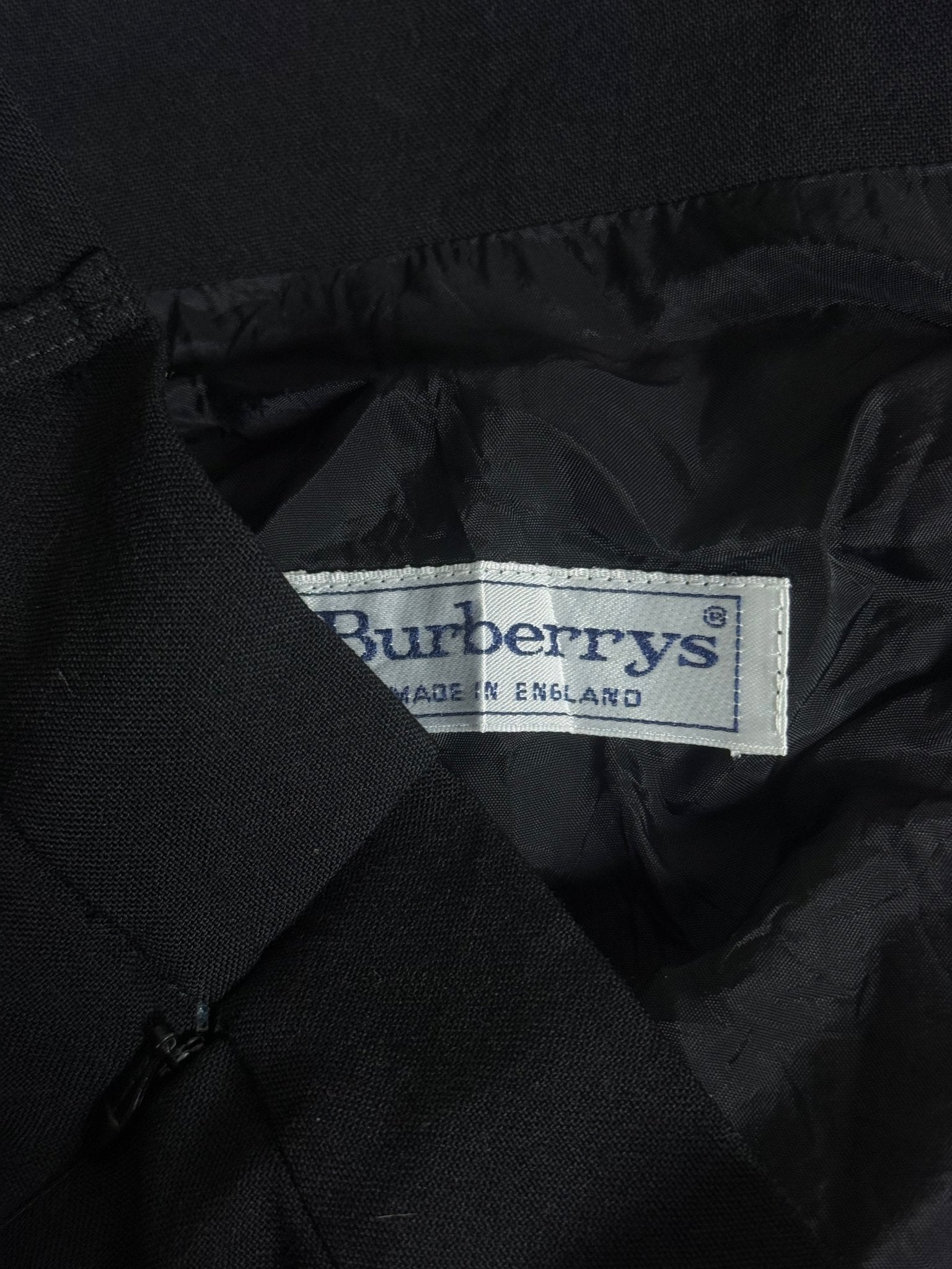 B2V - BURBERRY SKIRT༒⭕️HIPS vintage streetwear thrift y2k clothing by B2V_BAD2WEAR