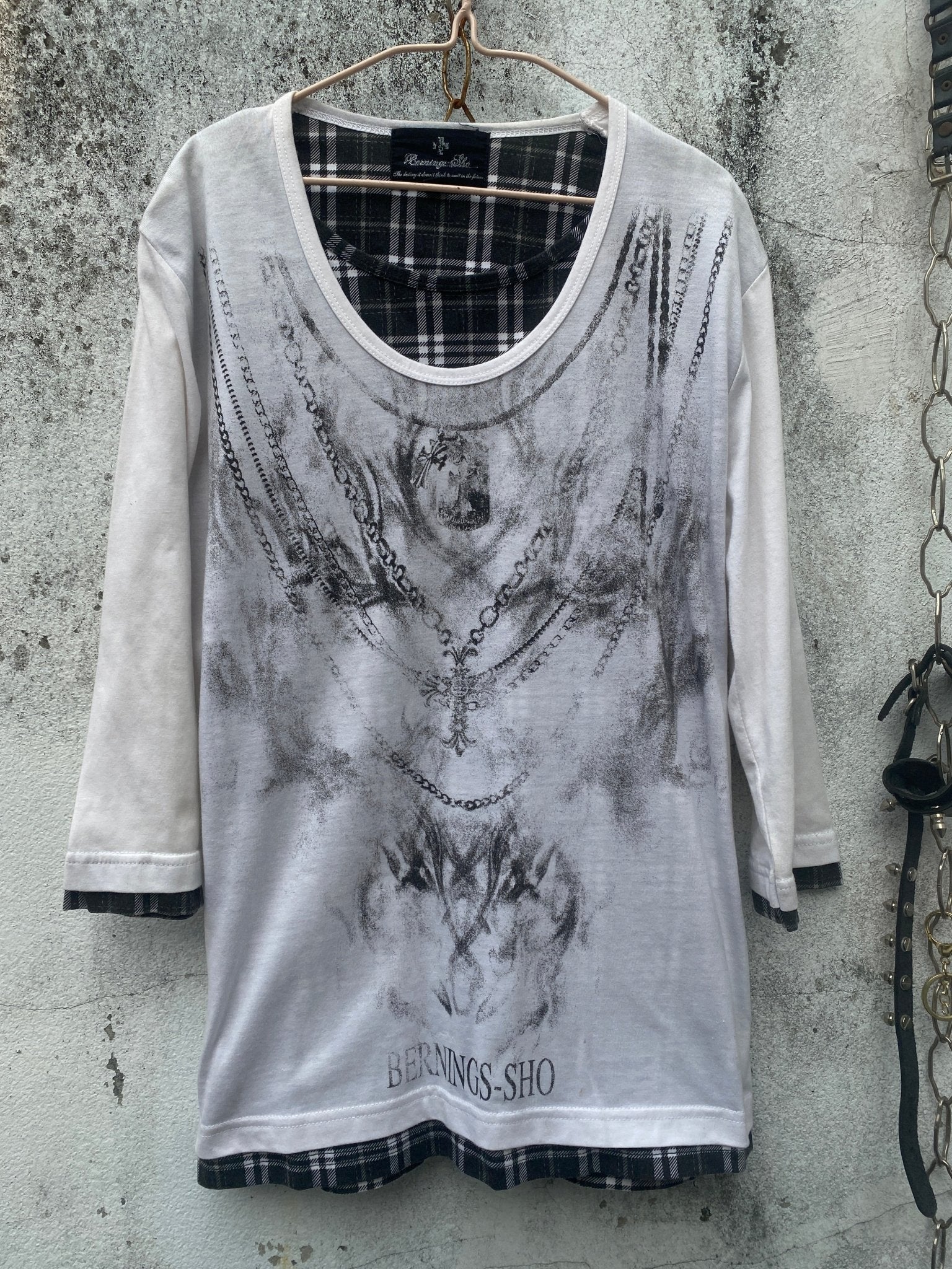 B2V - BURNING SHO vintage streetwear thrift y2k clothing by B2V_BAD2WEAR