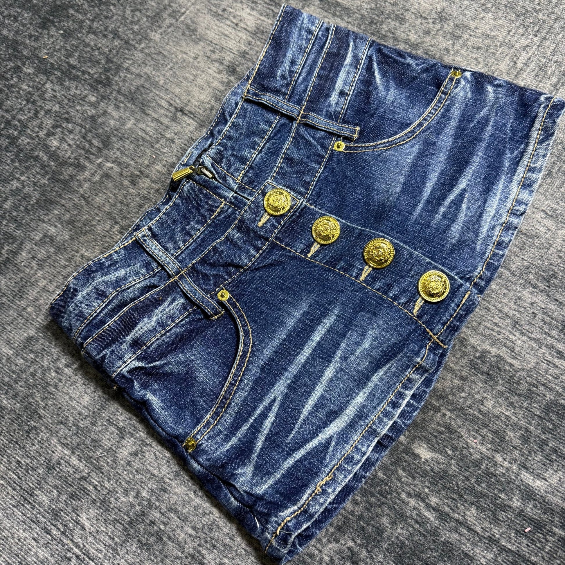 B2V - CECIL MCBEE SHORT ༒ vintage streetwear thrift y2k clothing by B2V_BAD2WEAR
