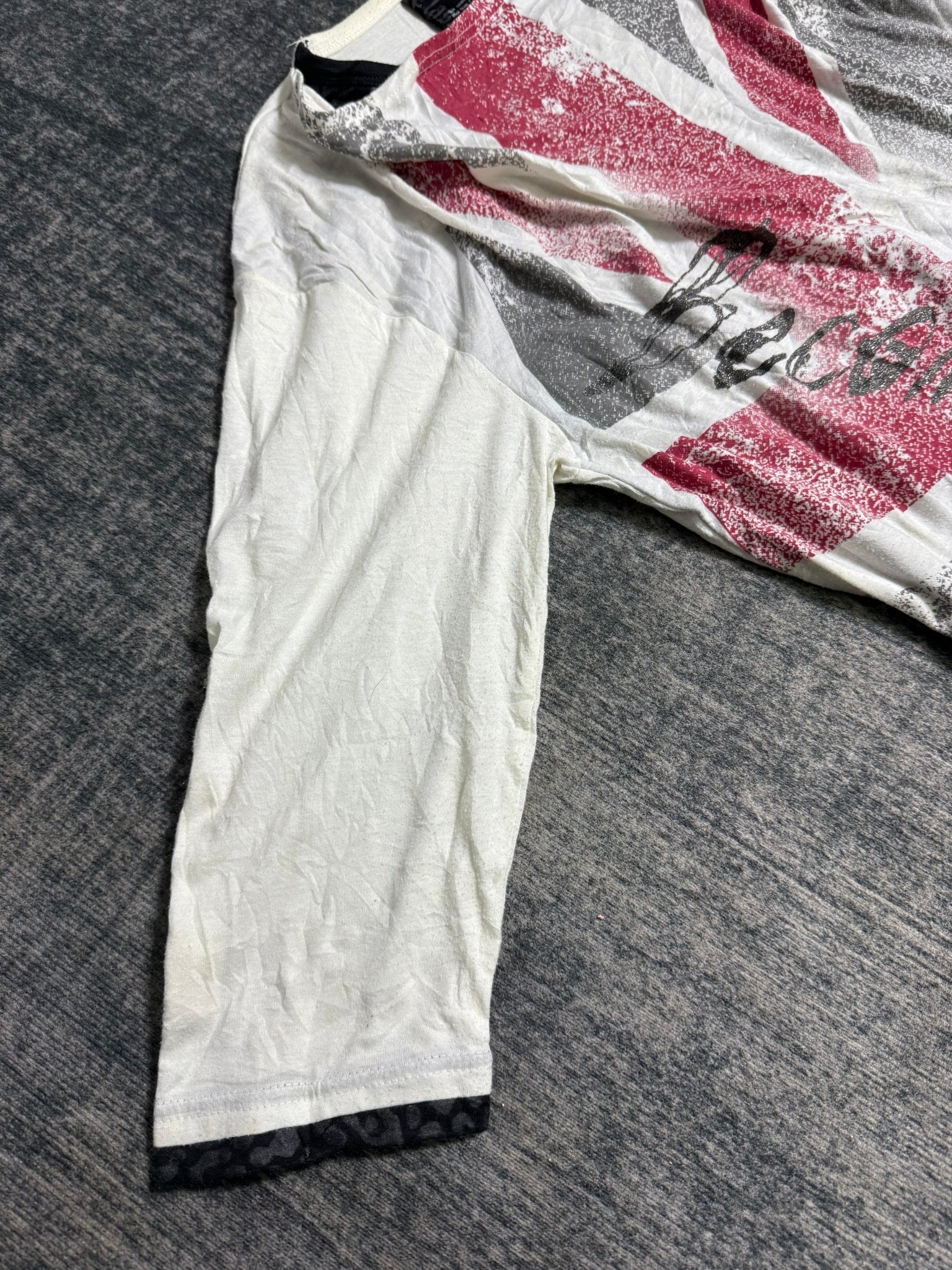 B2V - CLASH AHEAD SHIRT༒ vintage streetwear thrift y2k clothing by B2V_BAD2WEAR