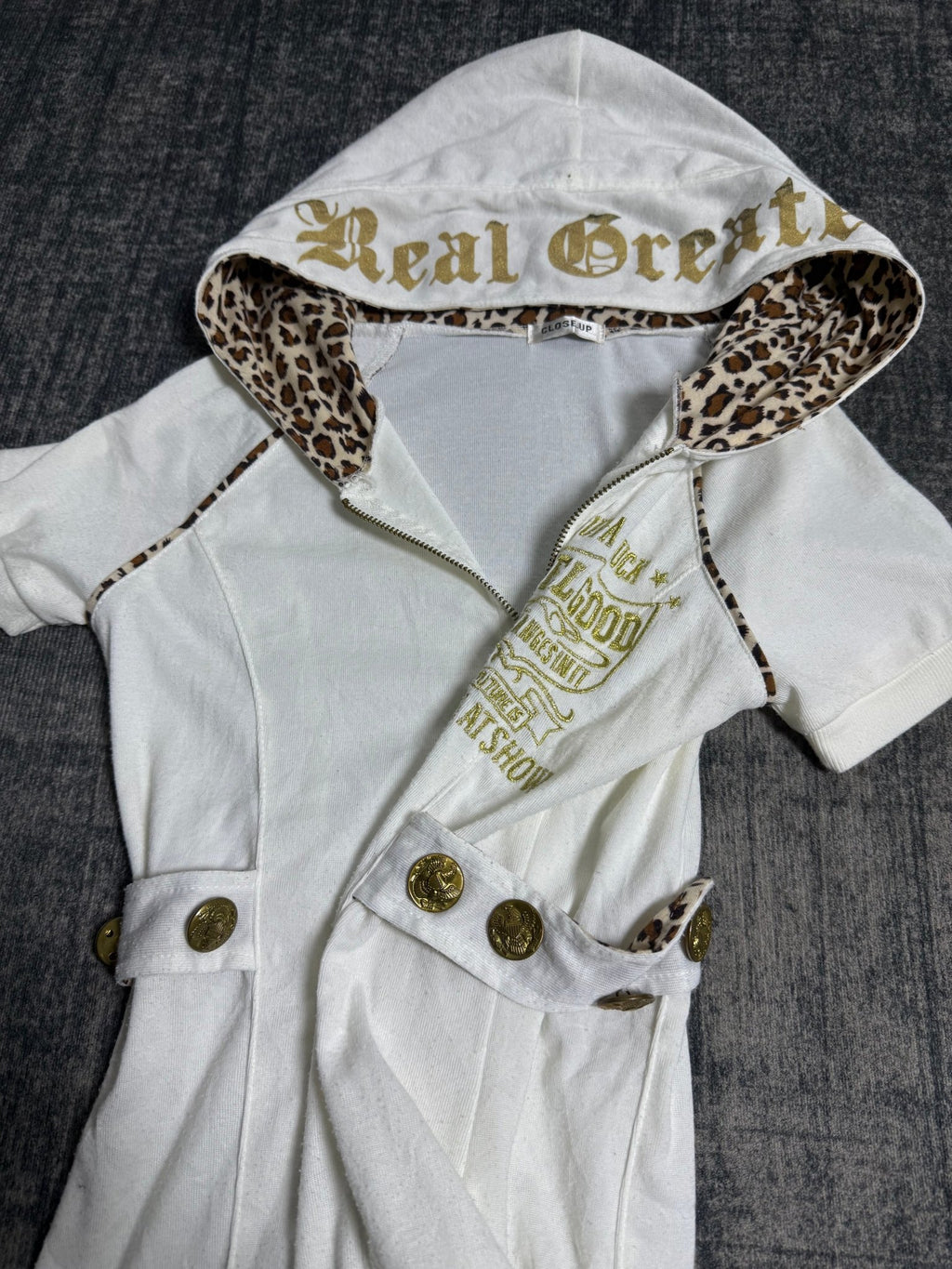 B2V - CLOSEUP HOOIDE༒ vintage streetwear thrift y2k clothing by B2V_BAD2WEAR