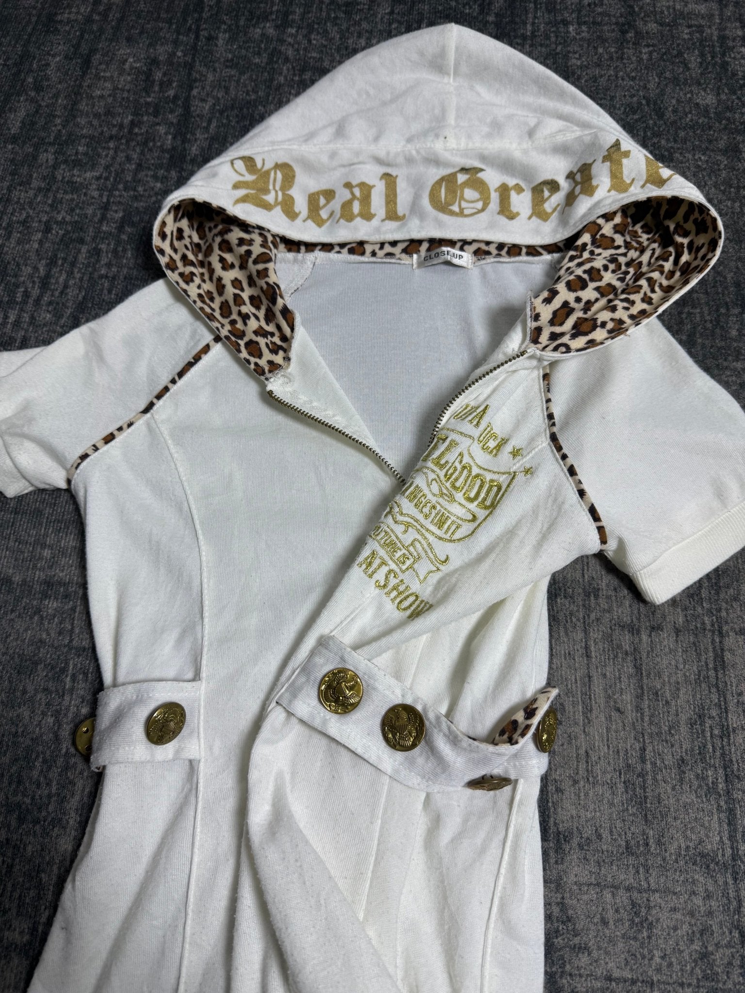 B2V - CLOSEUP HOOIDE༒ vintage streetwear thrift y2k clothing by B2V_BAD2WEAR