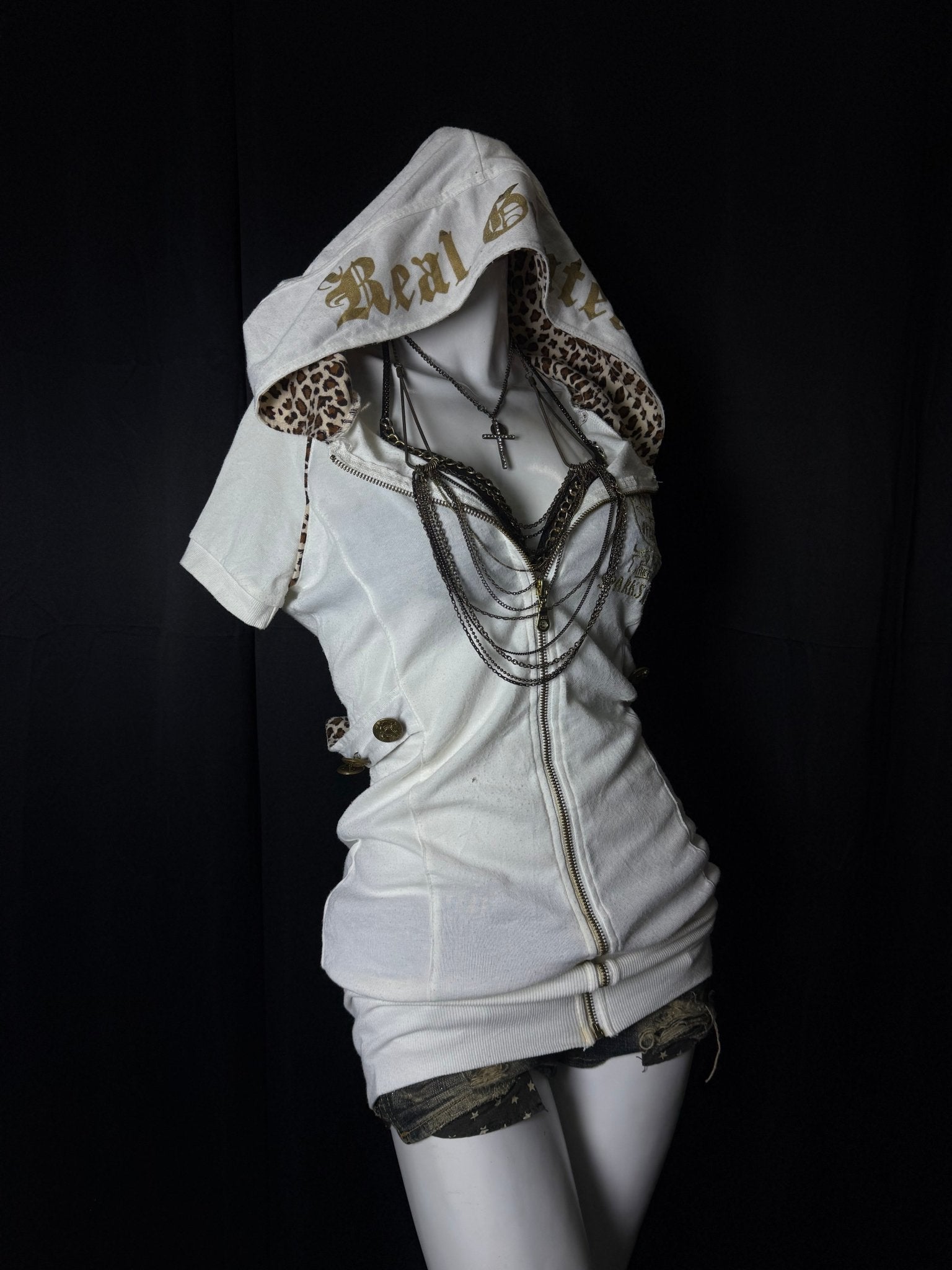 B2V - CLOSEUP HOOIDE༒ vintage streetwear thrift y2k clothing by B2V_BAD2WEAR