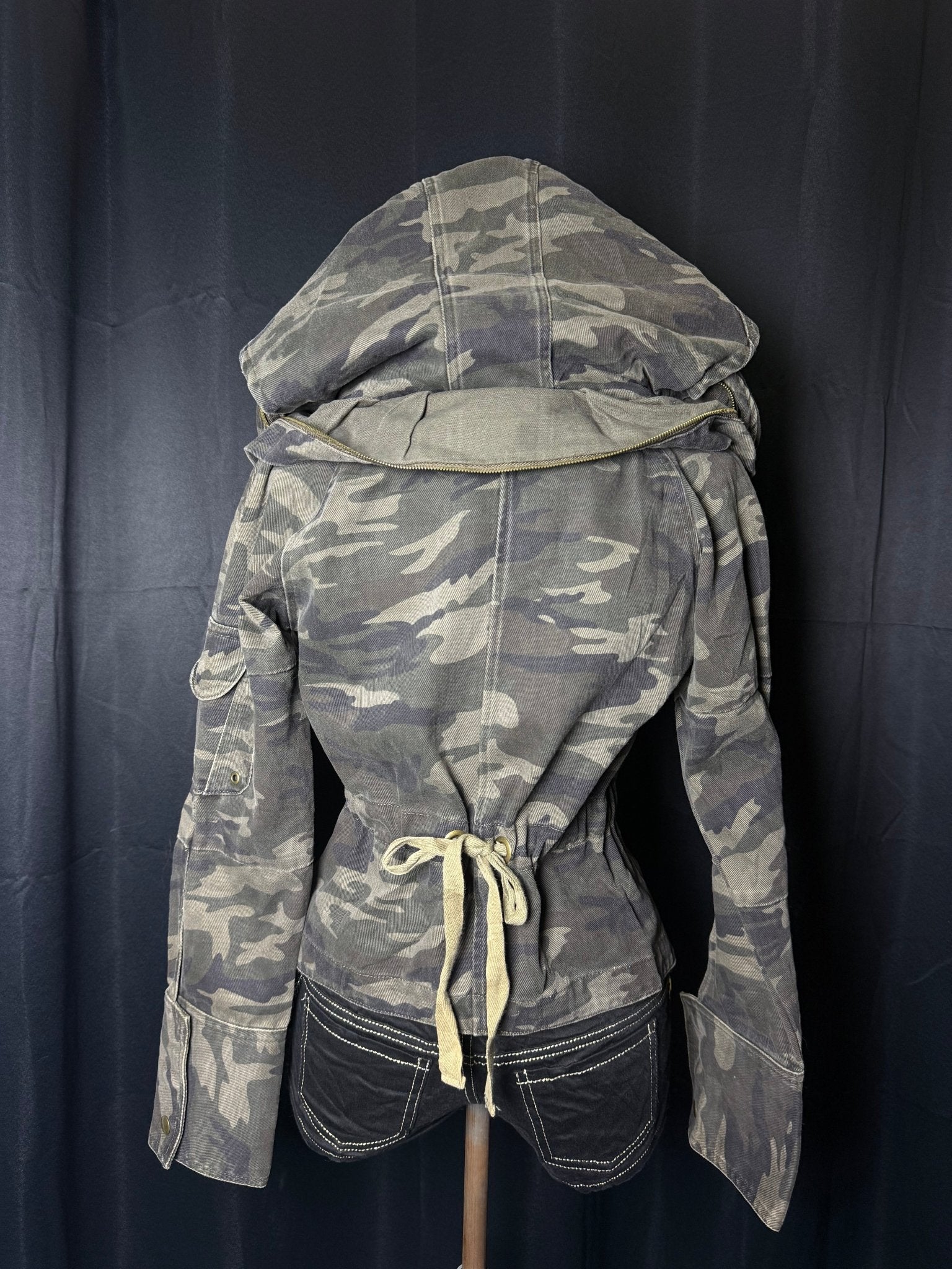 B2V - CLOZA JACKET ༒ vintage streetwear thrift y2k clothing by B2V_BAD2WEAR