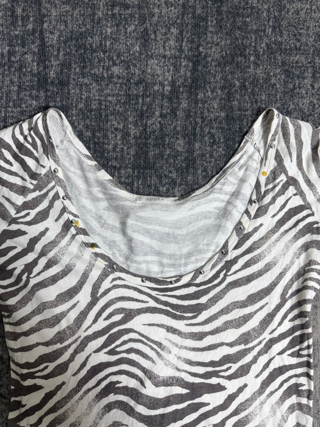 B2V - CLOZA SHIRT༒ vintage streetwear thrift y2k clothing by B2V_BAD2WEAR