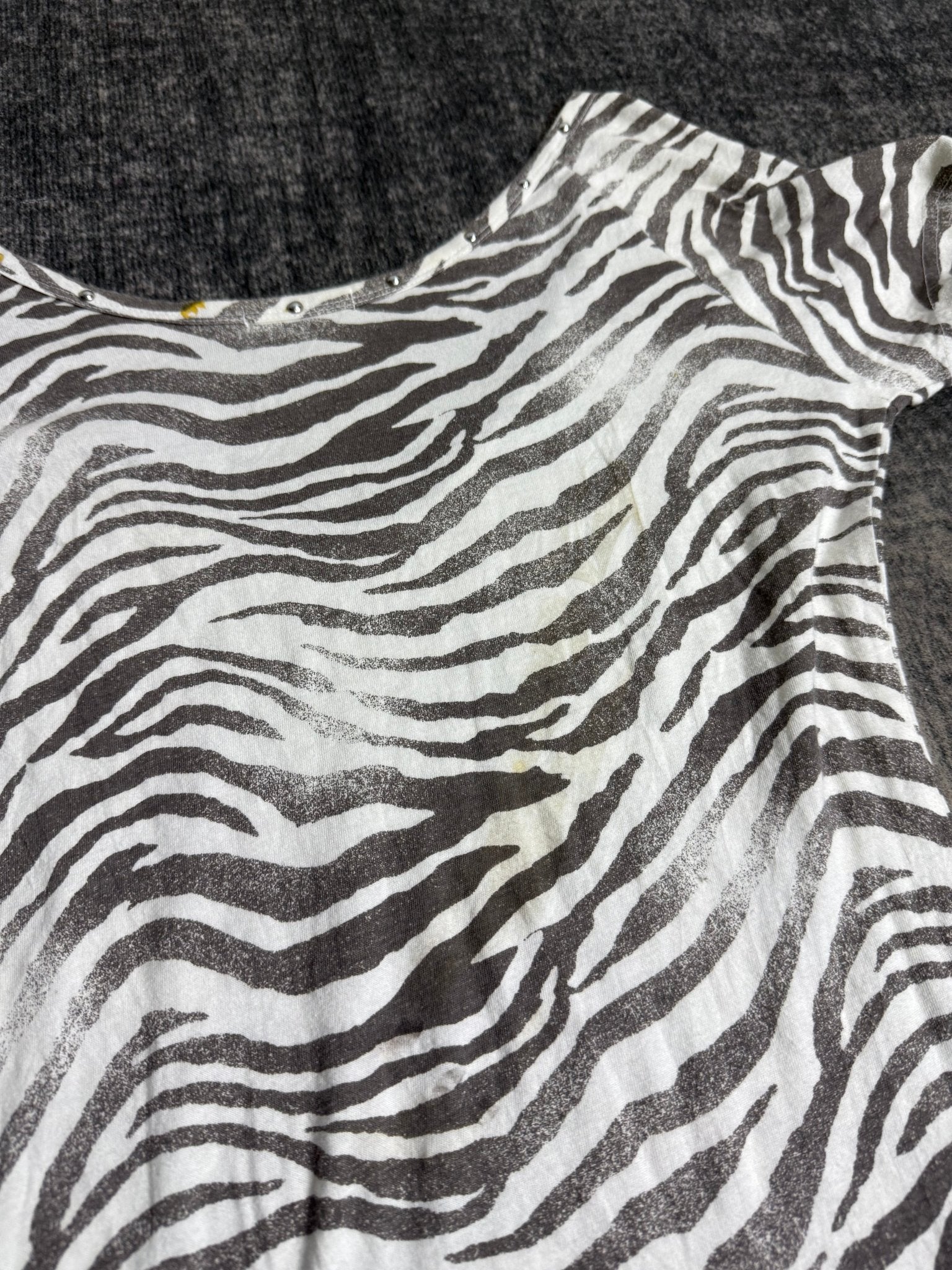 B2V - CLOZA SHIRT༒ vintage streetwear thrift y2k clothing by B2V_BAD2WEAR