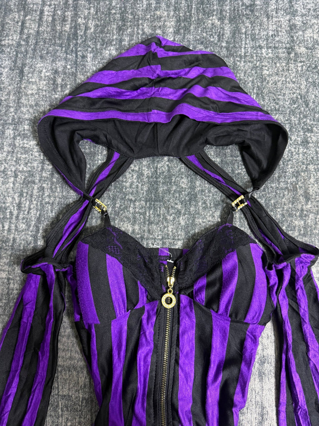 B2V - DIALLE HOODIE ༒ vintage streetwear thrift y2k clothing by B2V_BAD2WEAR