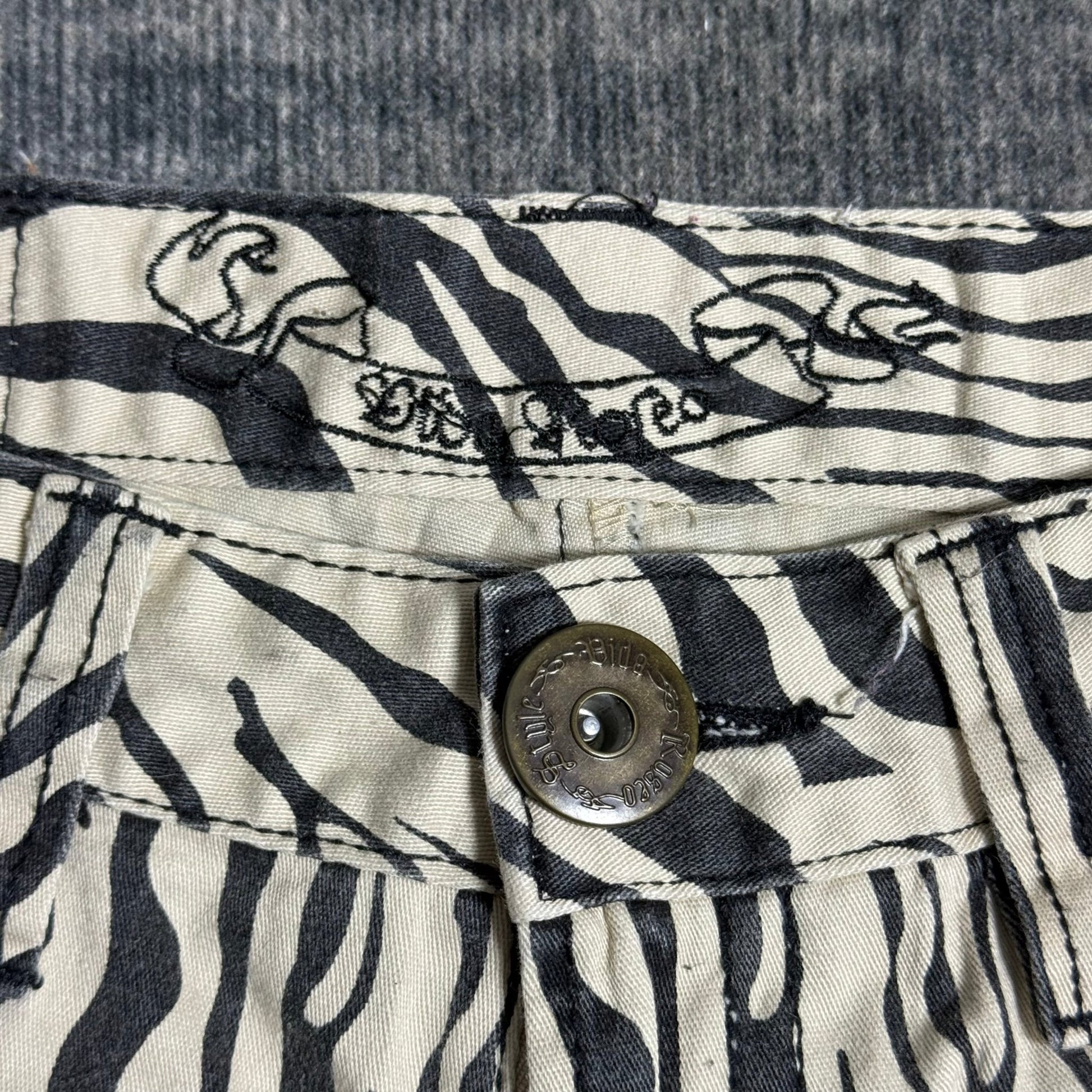 B2V - DIDA ROSE SHORT༒ vintage streetwear thrift y2k clothing by B2V_BAD2WEAR