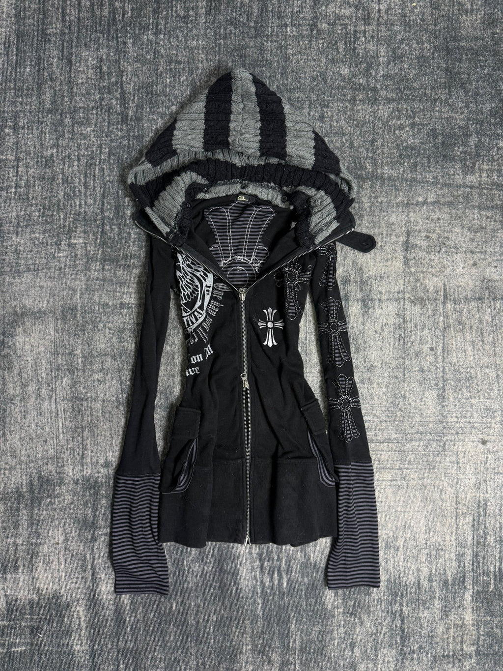B2V - DURER HOODIE(2)༒ *RARE * vintage streetwear thrift y2k clothing by B2V_BAD2WEAR