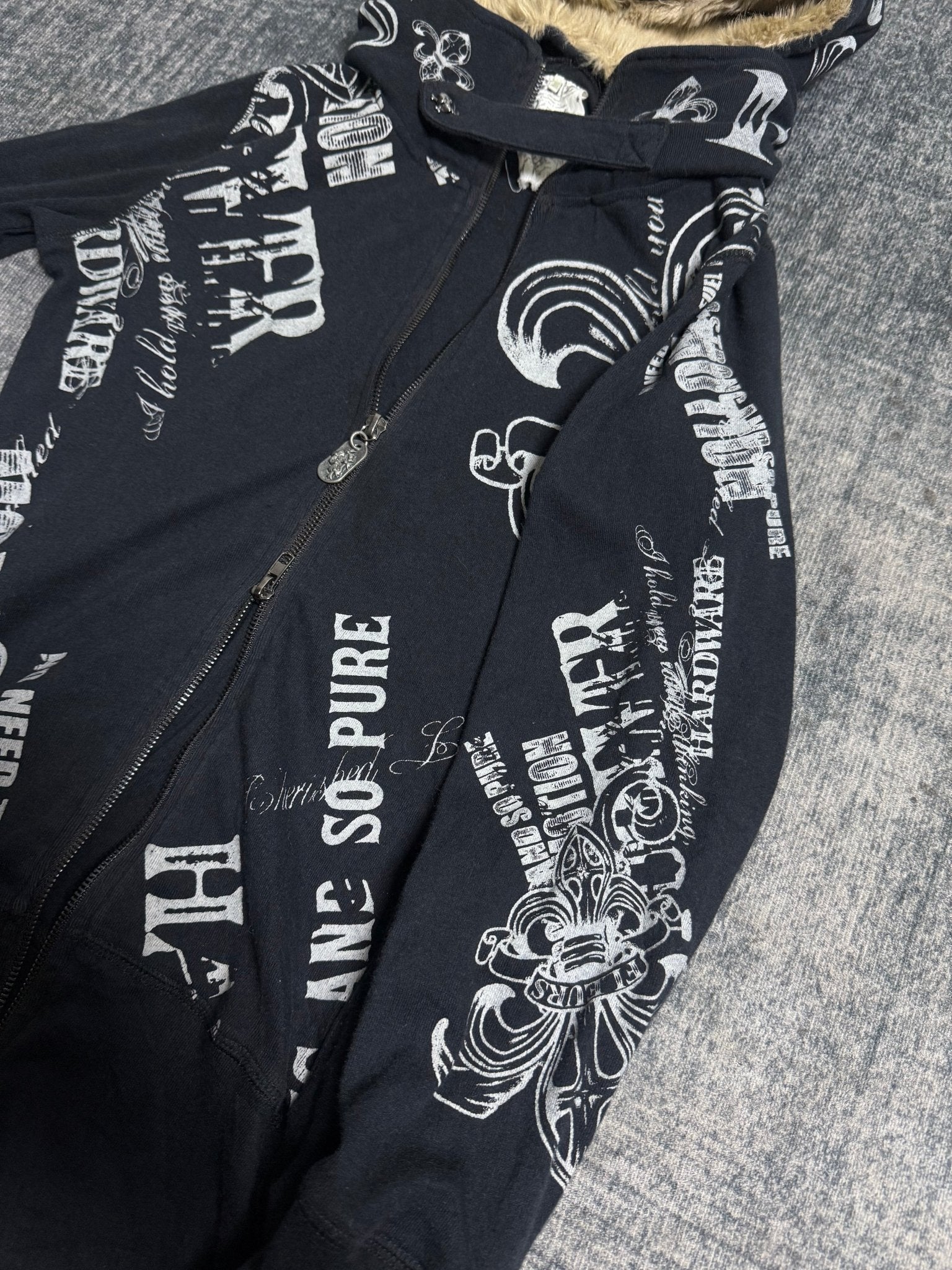 B2V - GLITZ HOODIE༒ *RARE*Sold to membership vintage streetwear thrift y2k clothing by B2V_BAD2WEAR