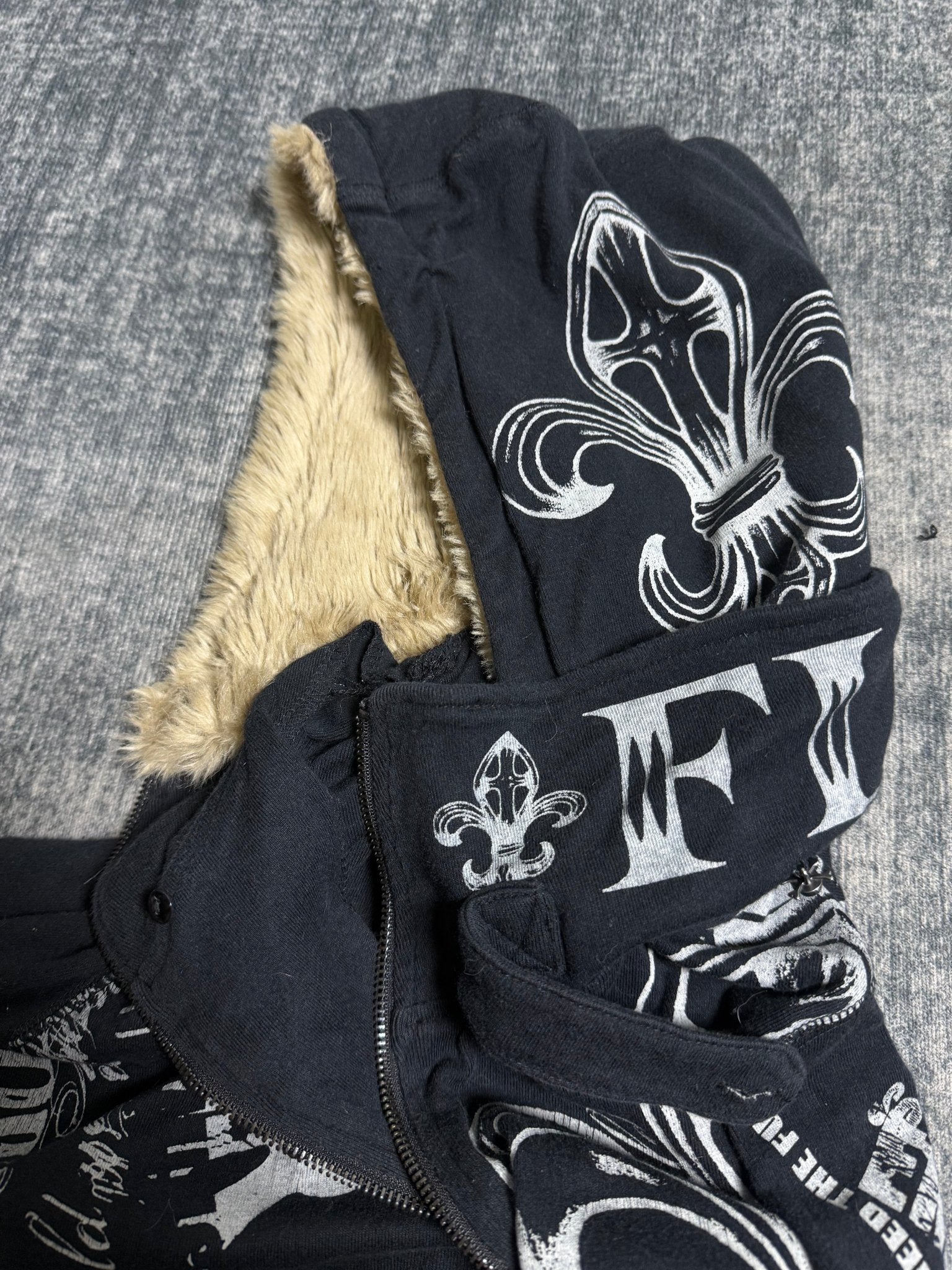 B2V - GLITZ HOODIE༒ *RARE*Sold to membership vintage streetwear thrift y2k clothing by B2V_BAD2WEAR