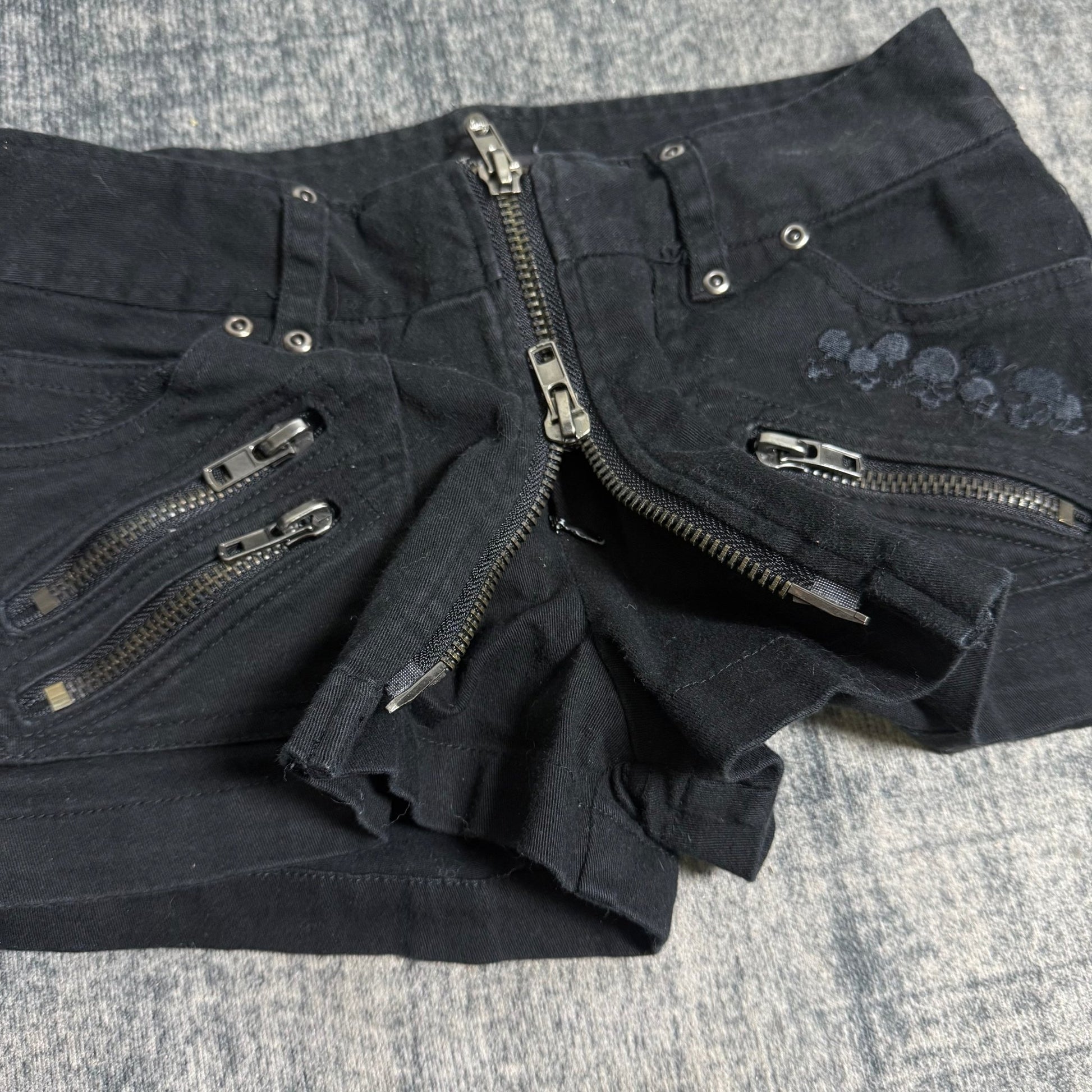 B2V G.O.H SHORTS ༒sold to member vintage streetwear thrift y2k clothing by B2V_BAD2WEAR