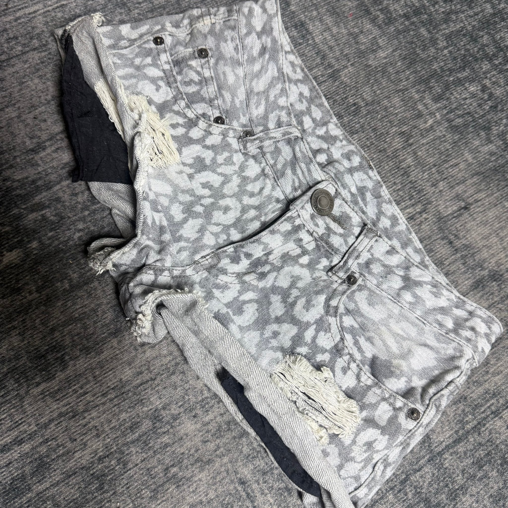 B2V - GRAMO SHORT༒ vintage streetwear thrift y2k clothing by B2V_BAD2WEAR