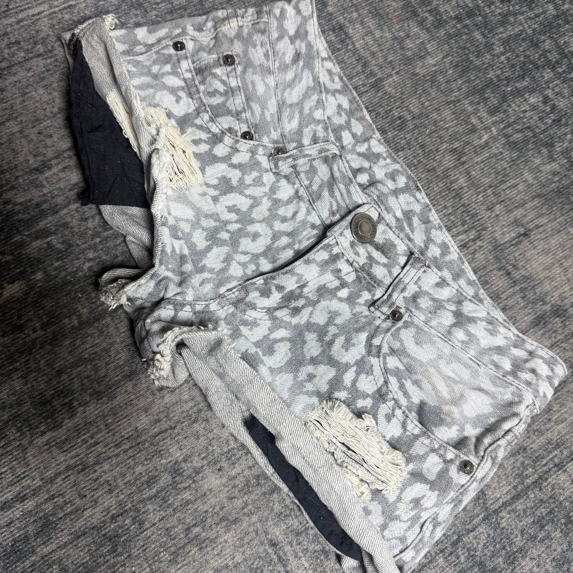 B2V - GRAMO SHORT༒ vintage streetwear thrift y2k clothing by B2V_BAD2WEAR