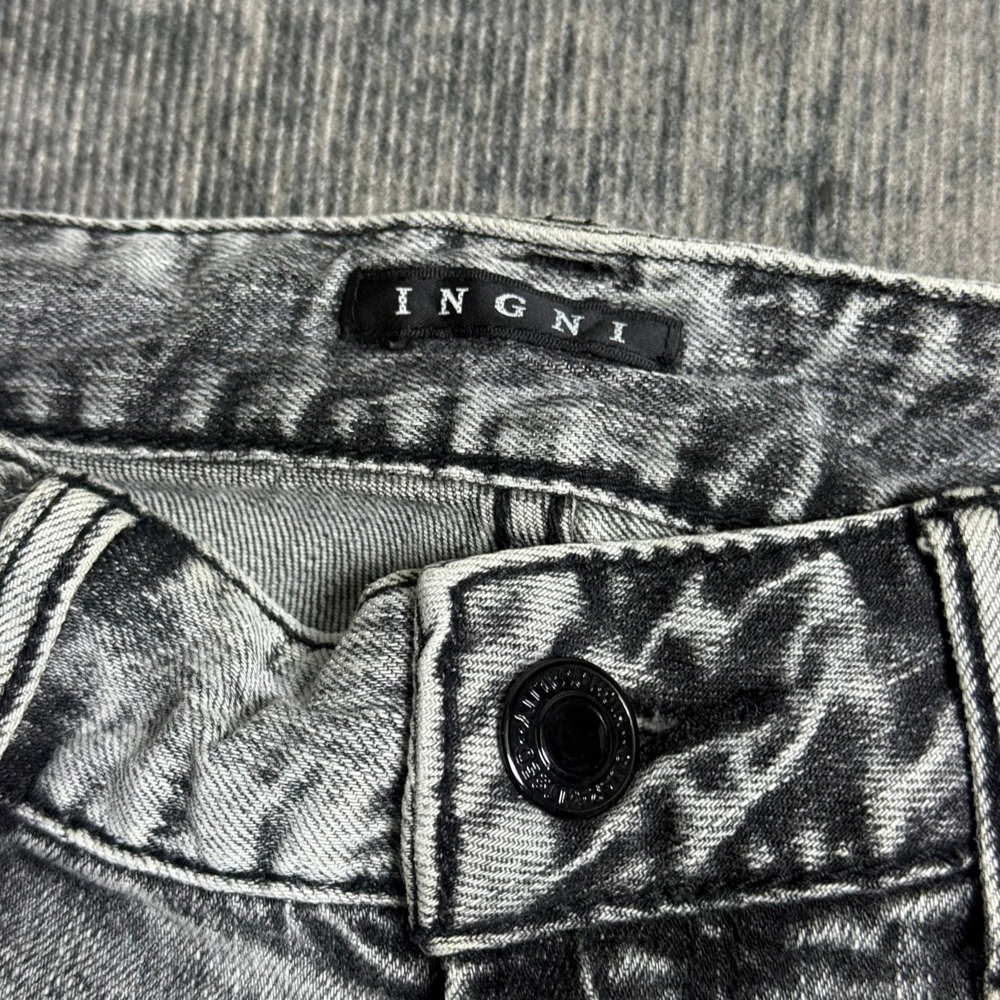 B2V - INGNI SHORT༒ vintage streetwear thrift y2k clothing by B2V_BAD2WEAR