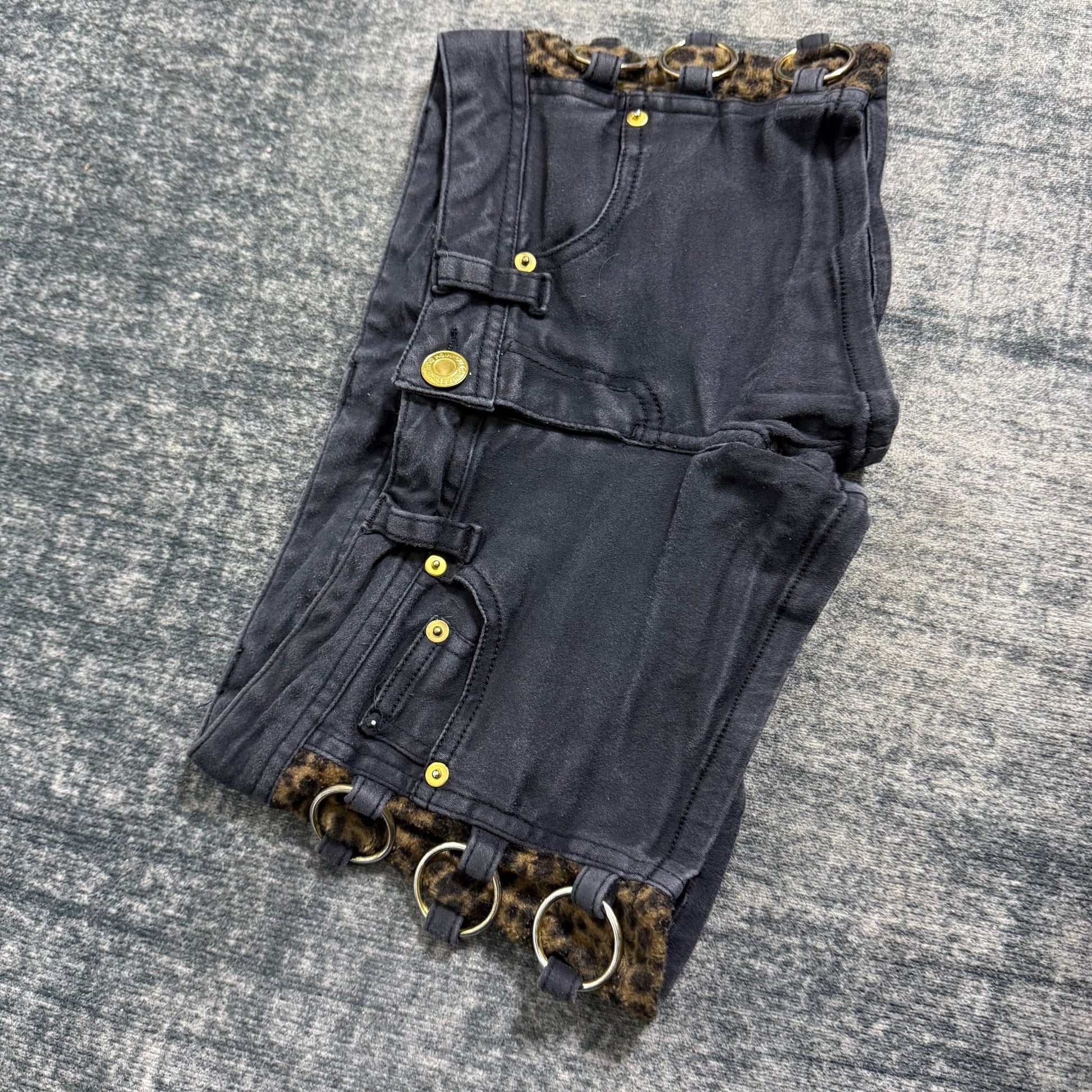B2V - JIGGY SHORT༒ vintage streetwear thrift y2k clothing by B2V_BAD2WEAR