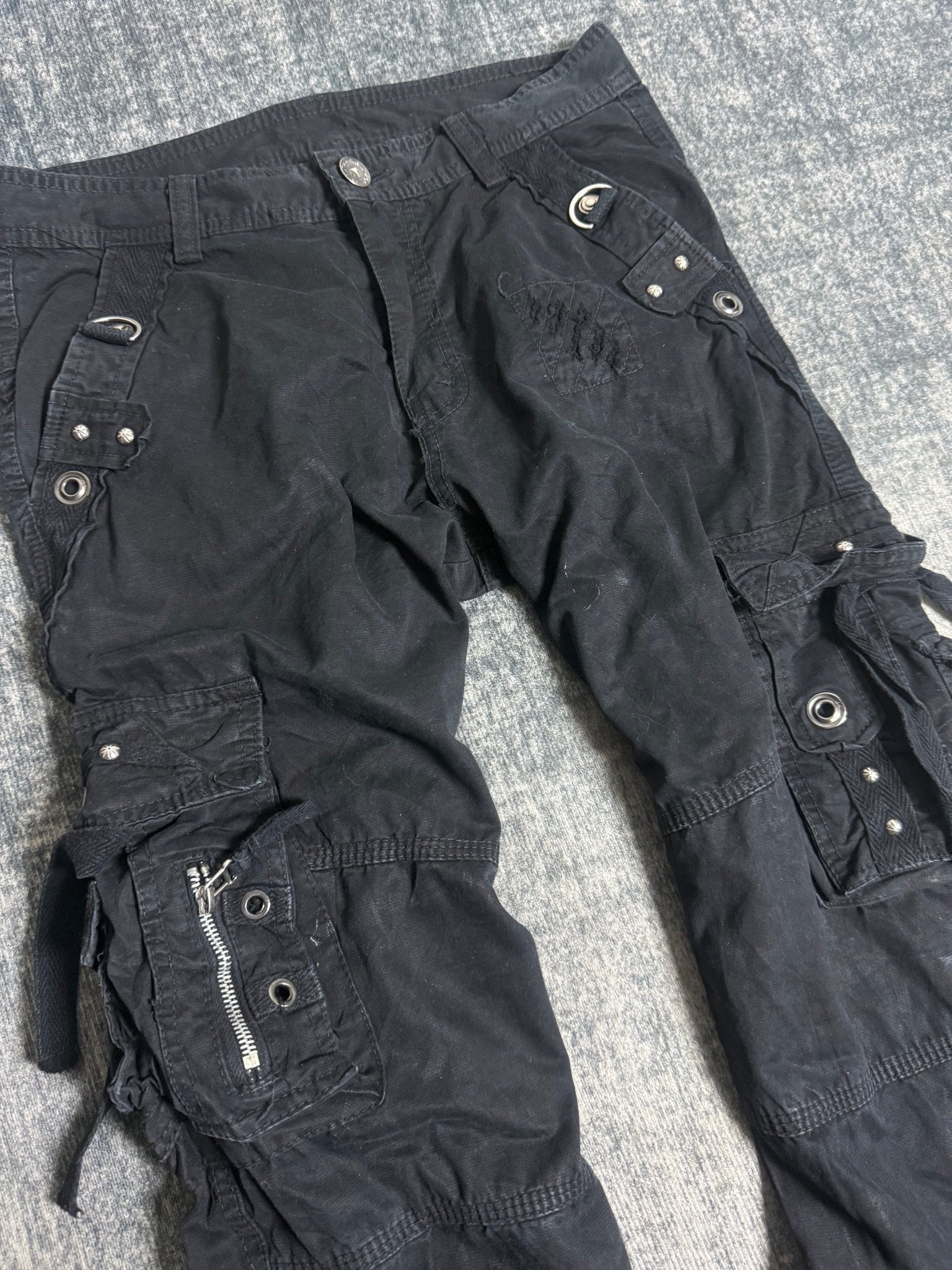 B2V - JUNYE CARGO PANT (2)༒ vintage streetwear thrift y2k clothing by B2V_BAD2WEAR