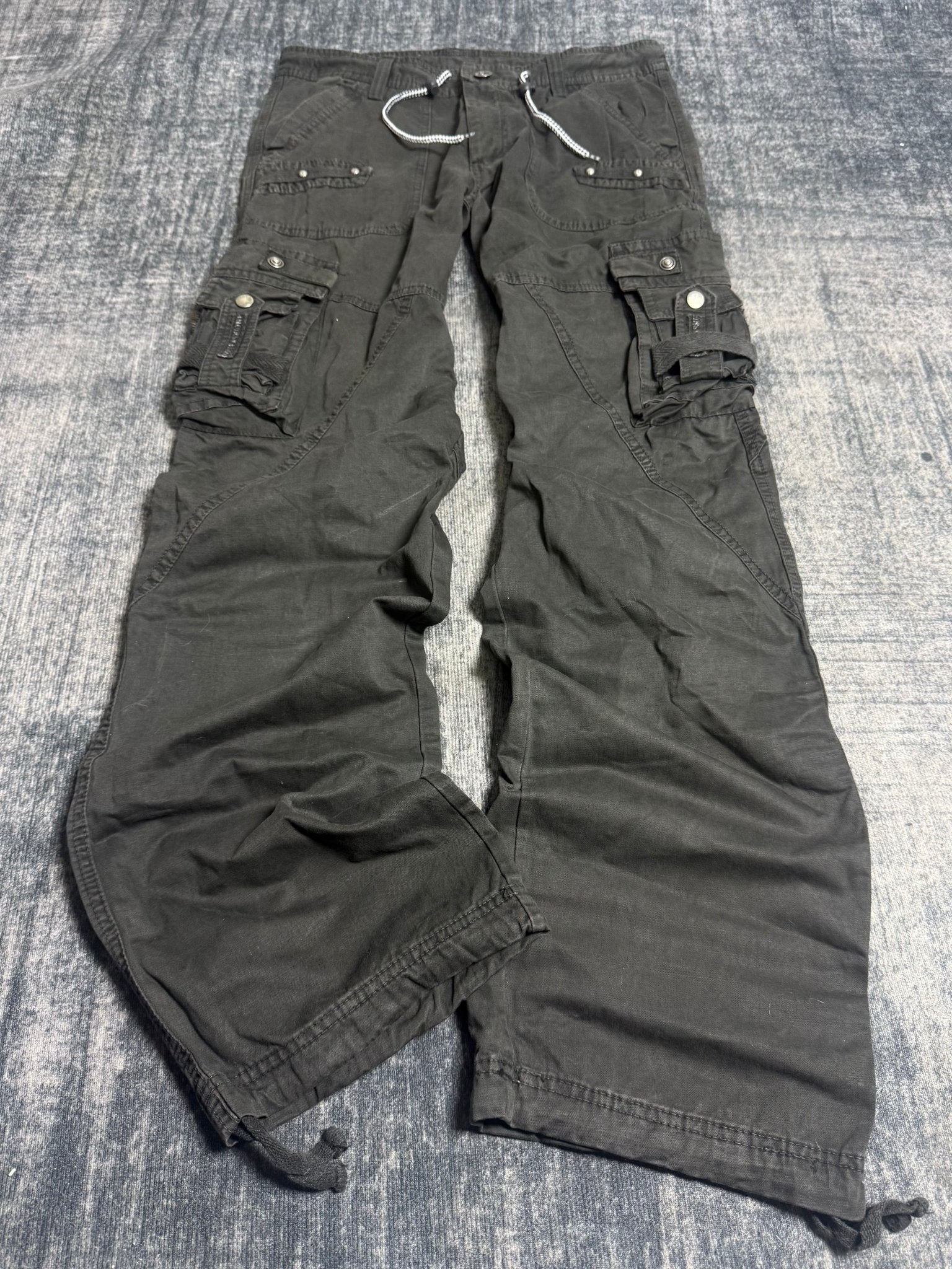 B2V - JUNYE CARGO PANT(2)༒ vintage streetwear thrift y2k clothing by B2V_BAD2WEAR