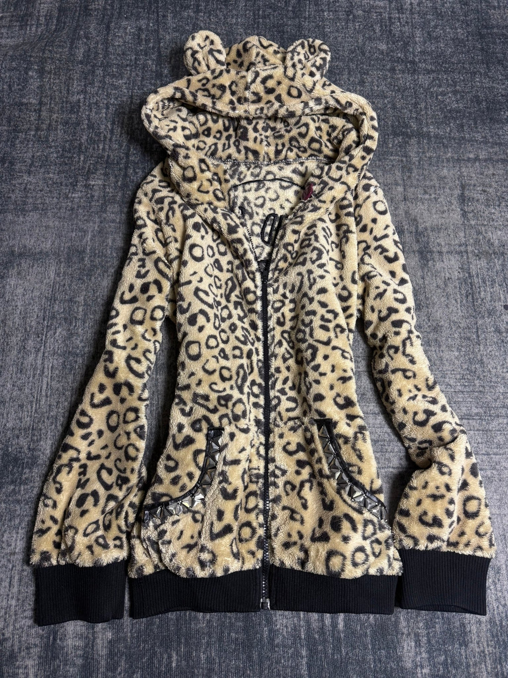 B2V - LEOPARD SKULL HOODIE ༒ vintage streetwear thrift y2k clothing by B2V_BAD2WEAR