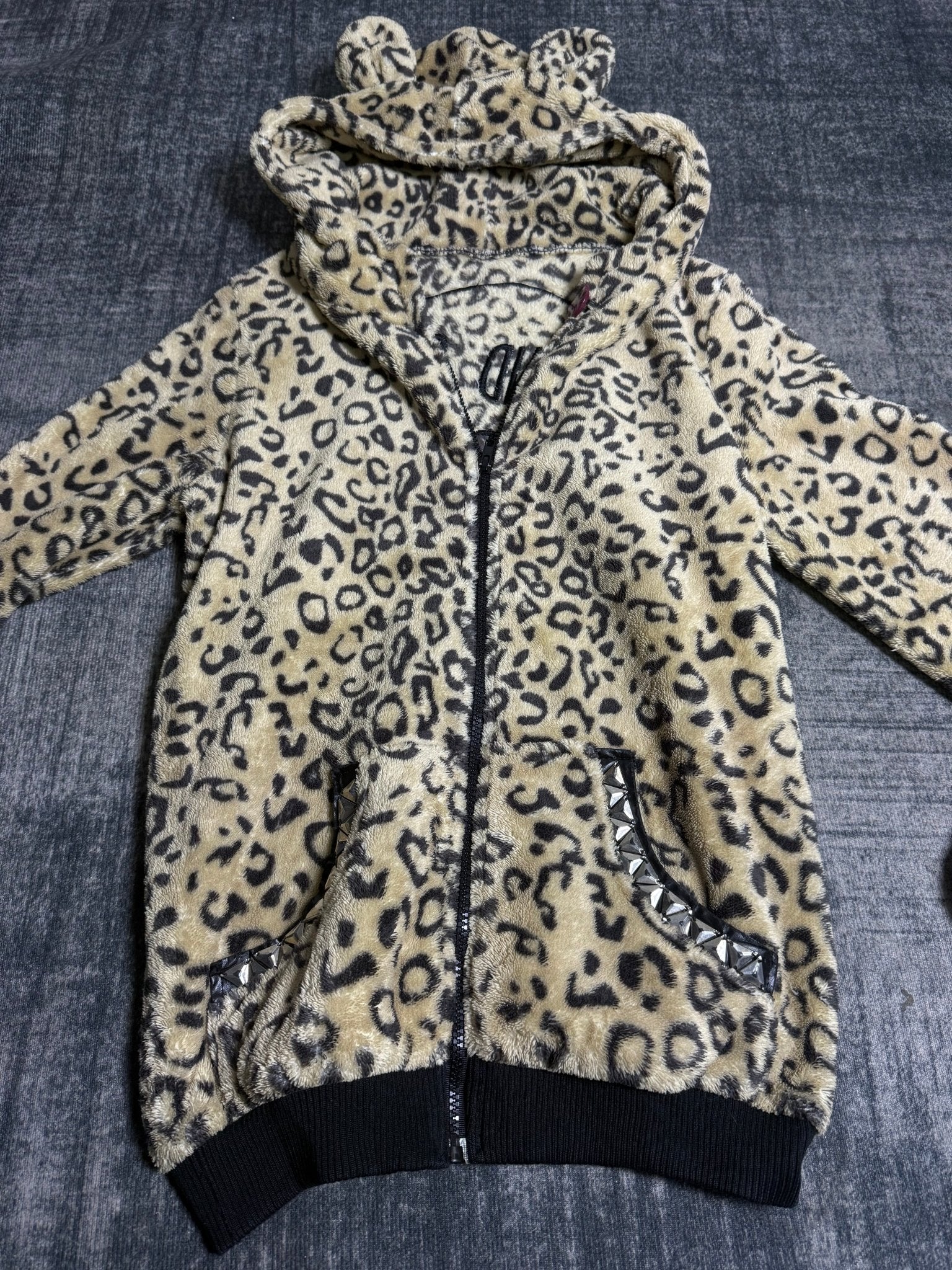 B2V - LEOPARD SKULL HOODIE ༒ vintage streetwear thrift y2k clothing by B2V_BAD2WEAR