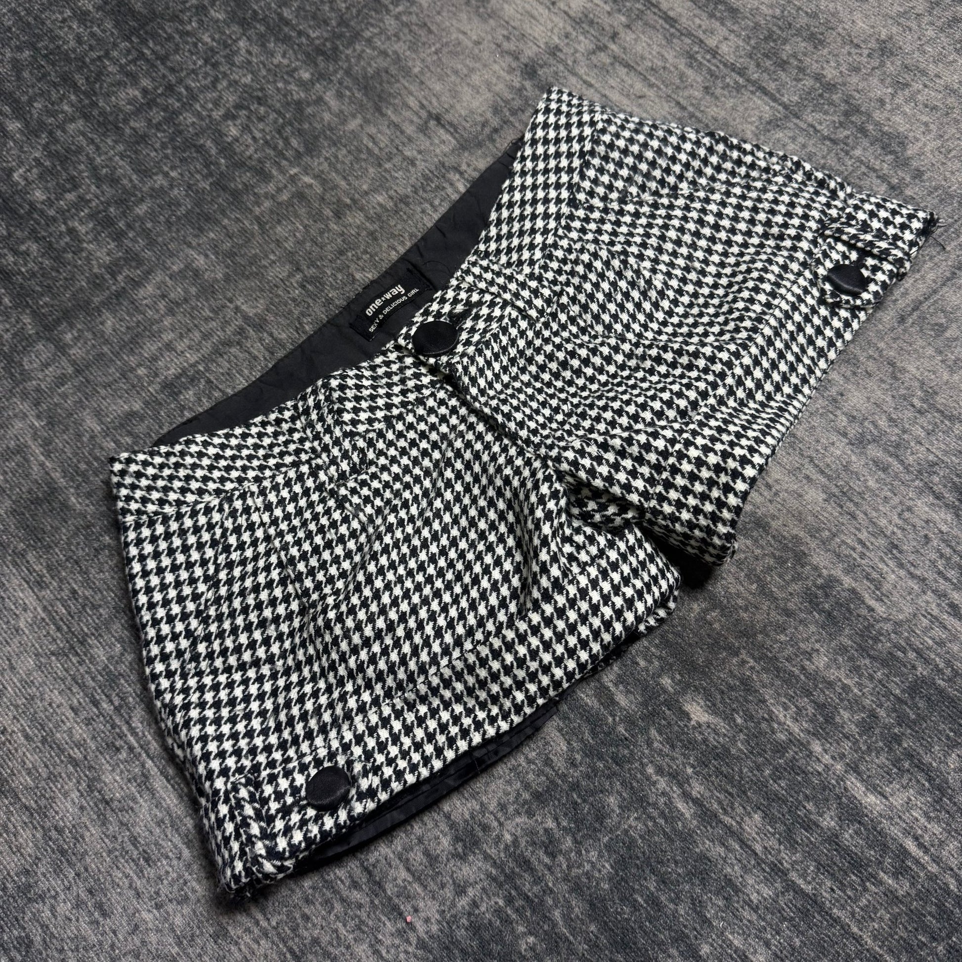 B2V - ONE WAYSHORT༒ SS07 vintage streetwear thrift y2k clothing by B2V_BAD2WEAR