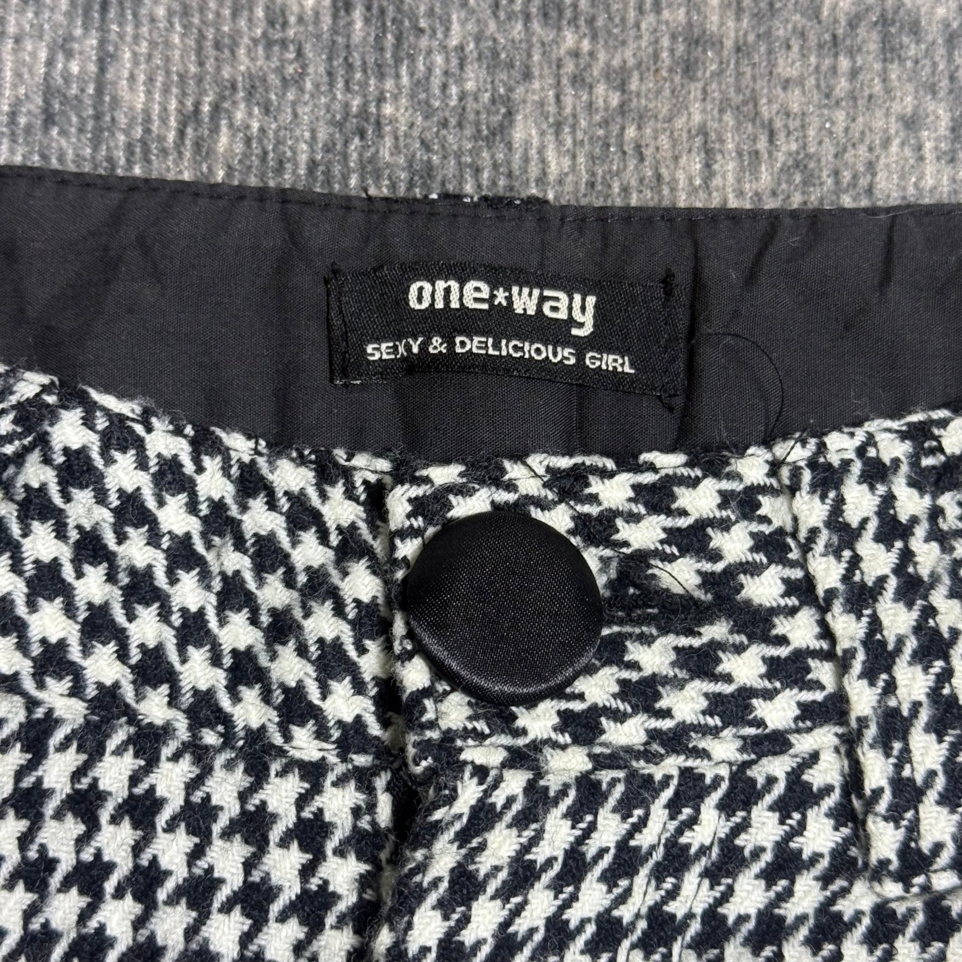 B2V - ONE WAYSHORT༒ SS07 vintage streetwear thrift y2k clothing by B2V_BAD2WEAR