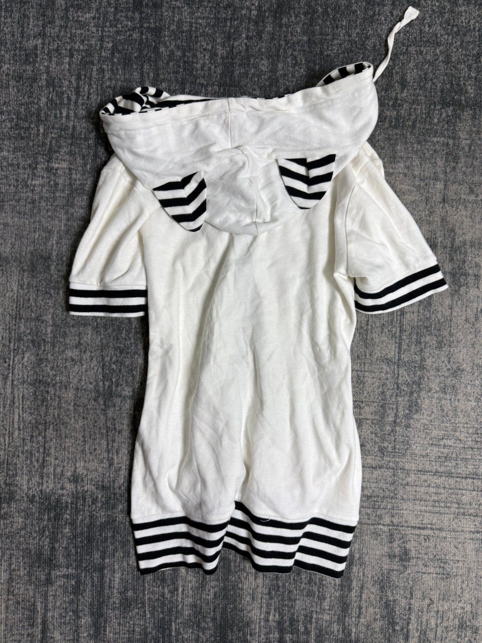 B2V - PARFUM HOODIE༒ vintage streetwear thrift y2k clothing by B2V_BAD2WEAR