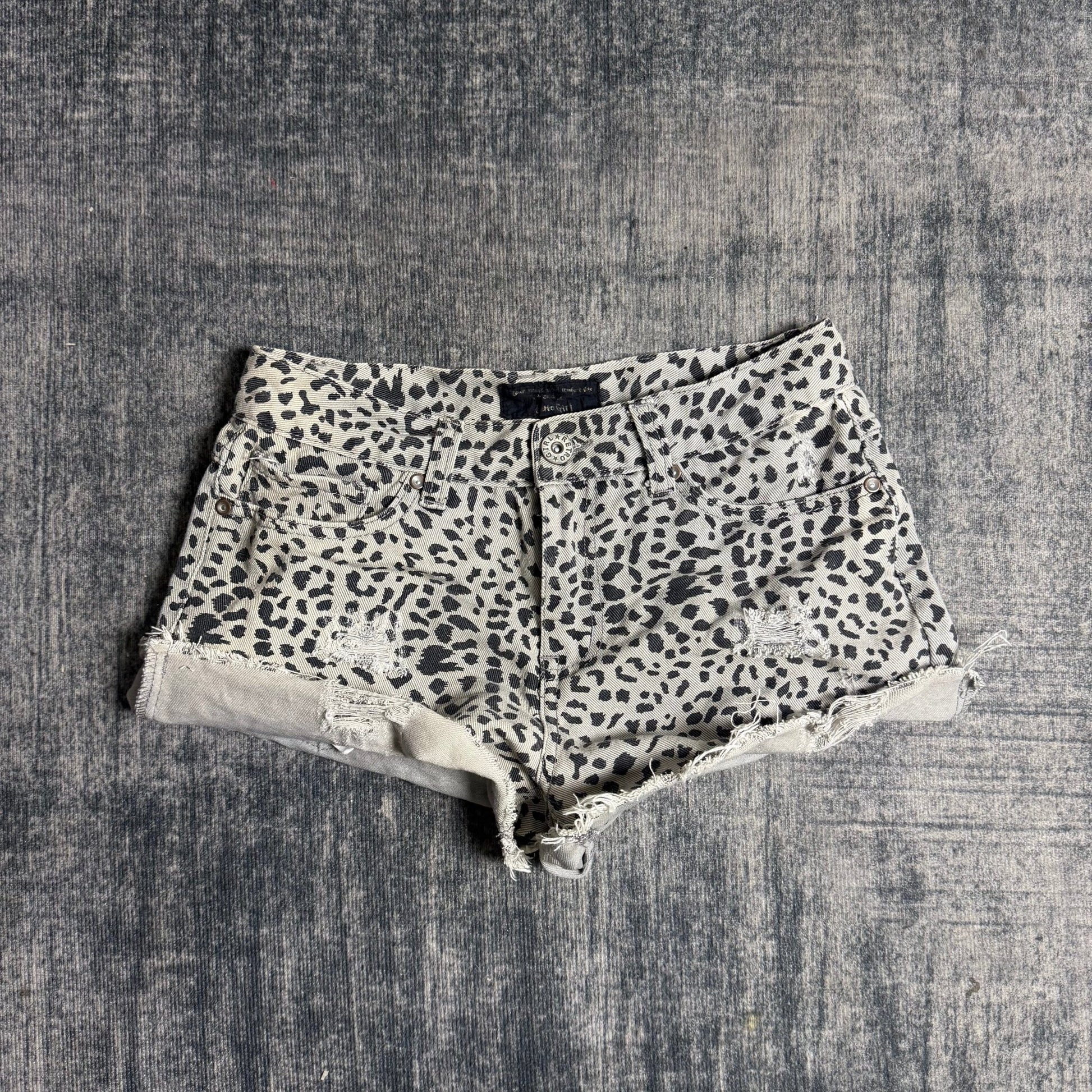 B2V - Retro short༒ vintage streetwear thrift y2k clothing by B2V_BAD2WEAR