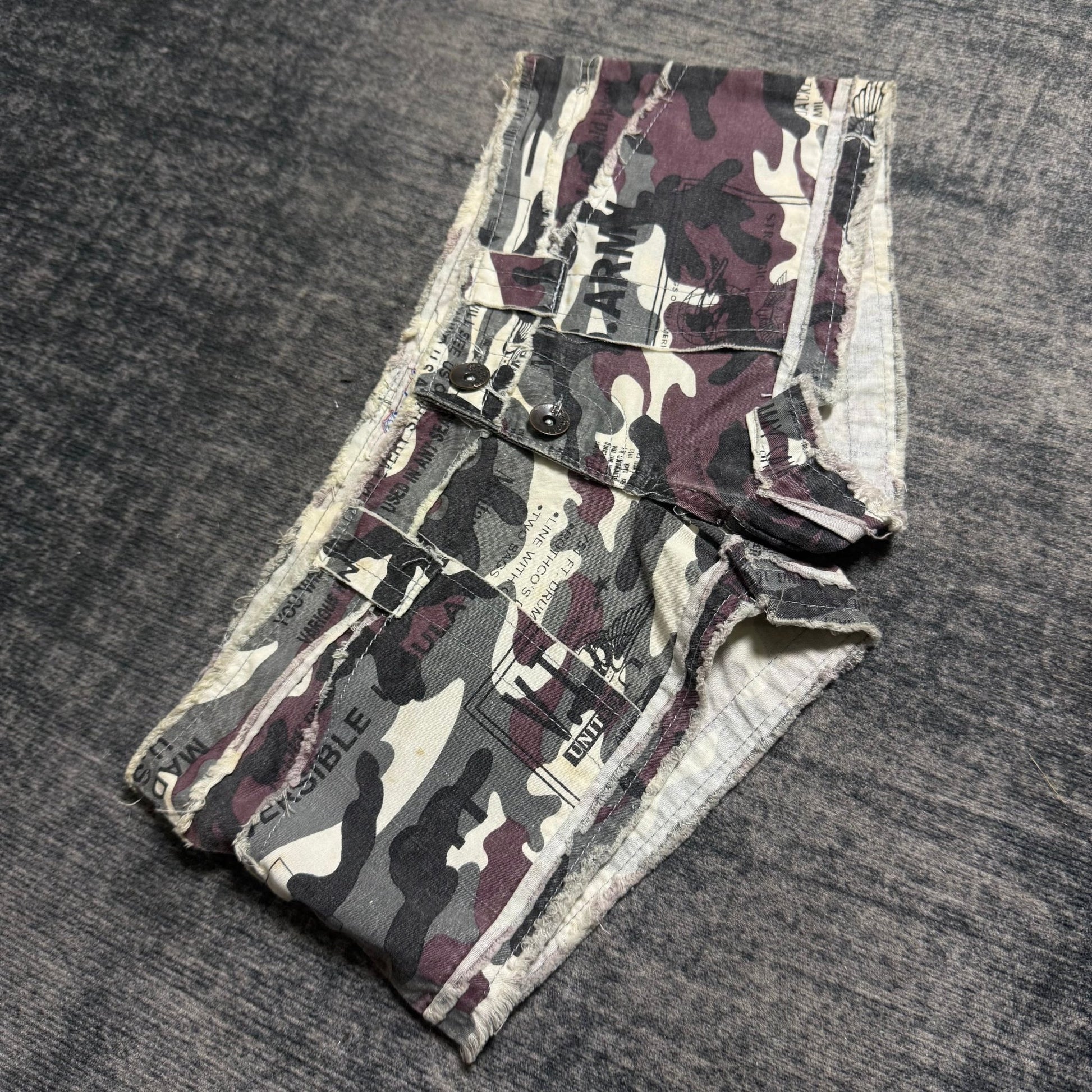 B2V - RICH HELL CAMO SHORT༒ vintage streetwear thrift y2k clothing by B2V_BAD2WEAR
