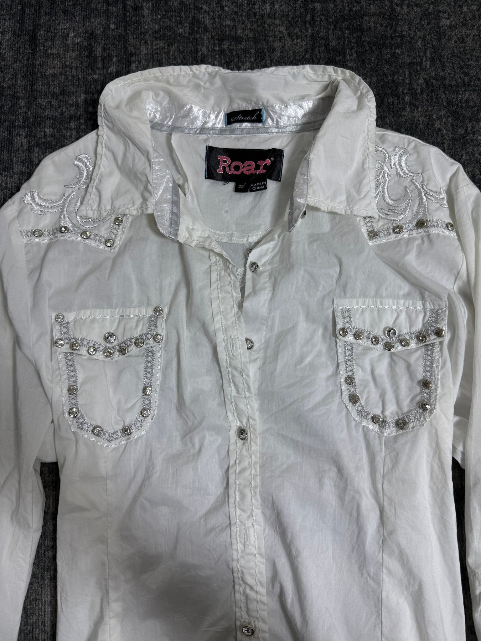 B2V - ROAR SHIRT༒ vintage streetwear thrift y2k clothing by B2V_BAD2WEAR
