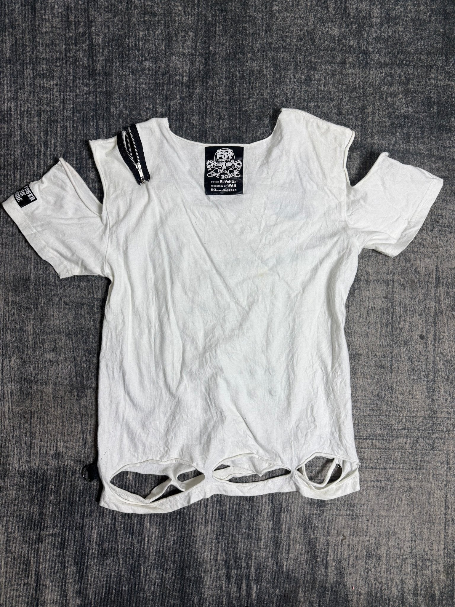 B2V - SEXPOT REVENGE TOP༒ vintage streetwear thrift y2k clothing by B2V_BAD2WEAR