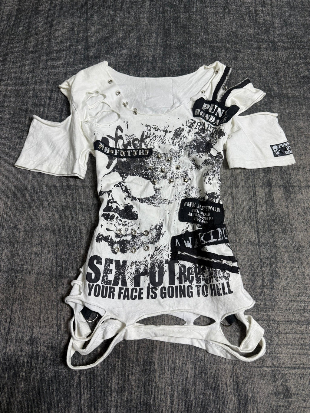 B2V - SEXPOT REVENGE TOP༒ vintage streetwear thrift y2k clothing by B2V_BAD2WEAR