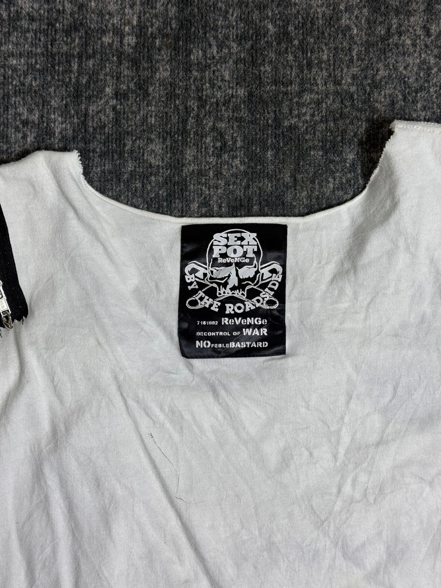 B2V - SEXPOT REVENGE TOP༒ vintage streetwear thrift y2k clothing by B2V_BAD2WEAR