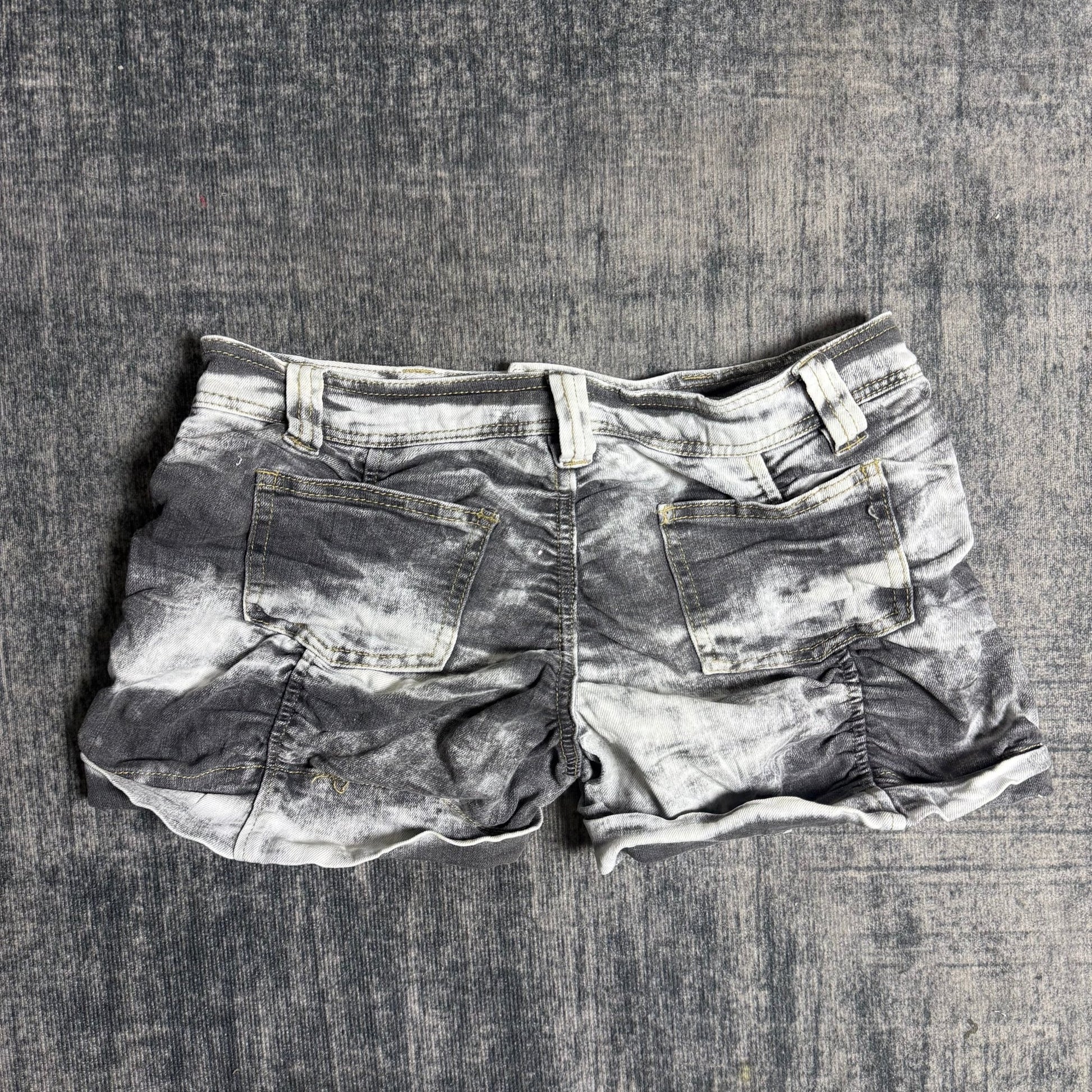 B2V - SHORT༒ vintage streetwear thrift y2k clothing by B2V_BAD2WEAR